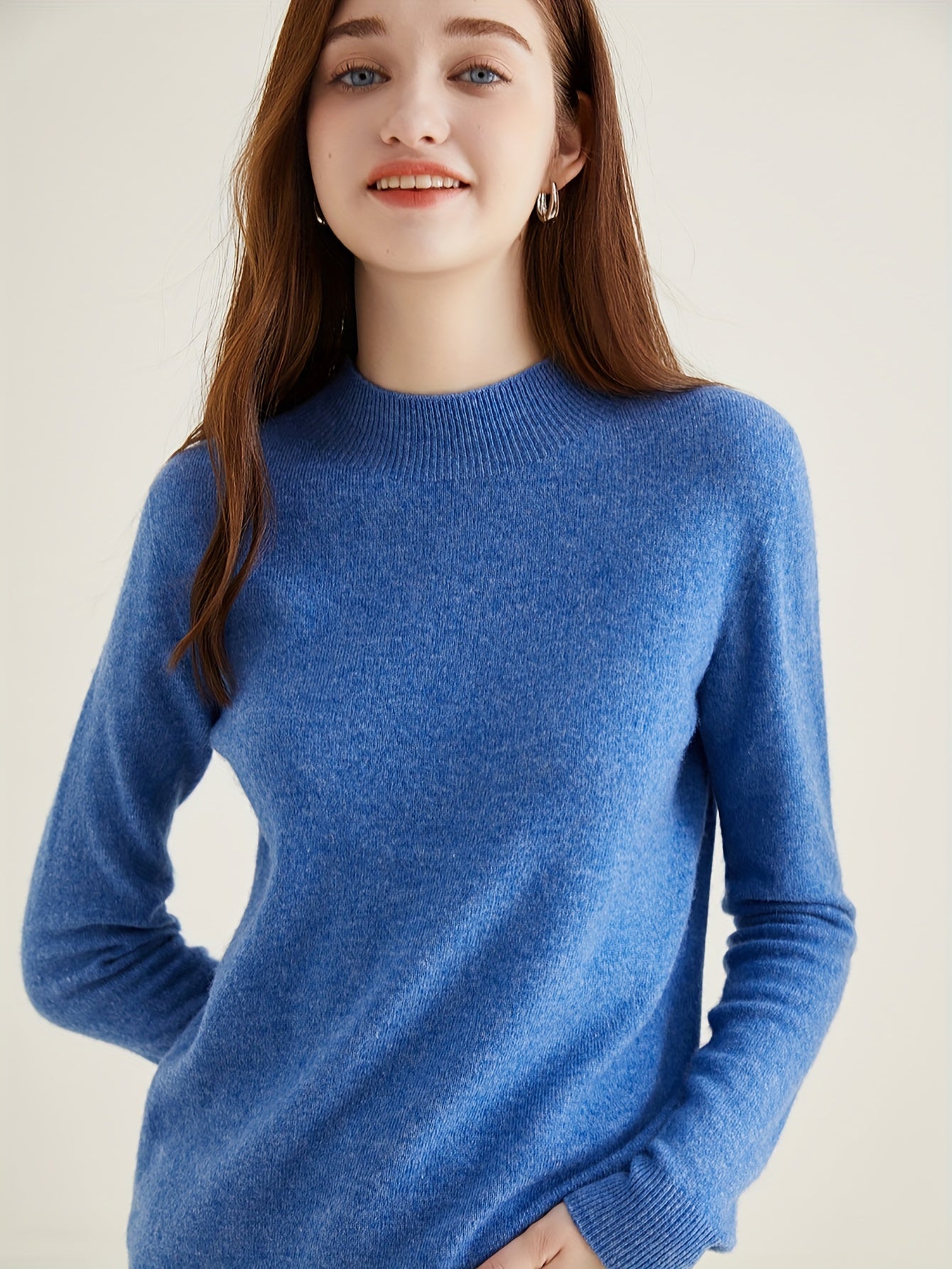 Sweter z wysokim koęnierzem i weęnianymi rêkawami