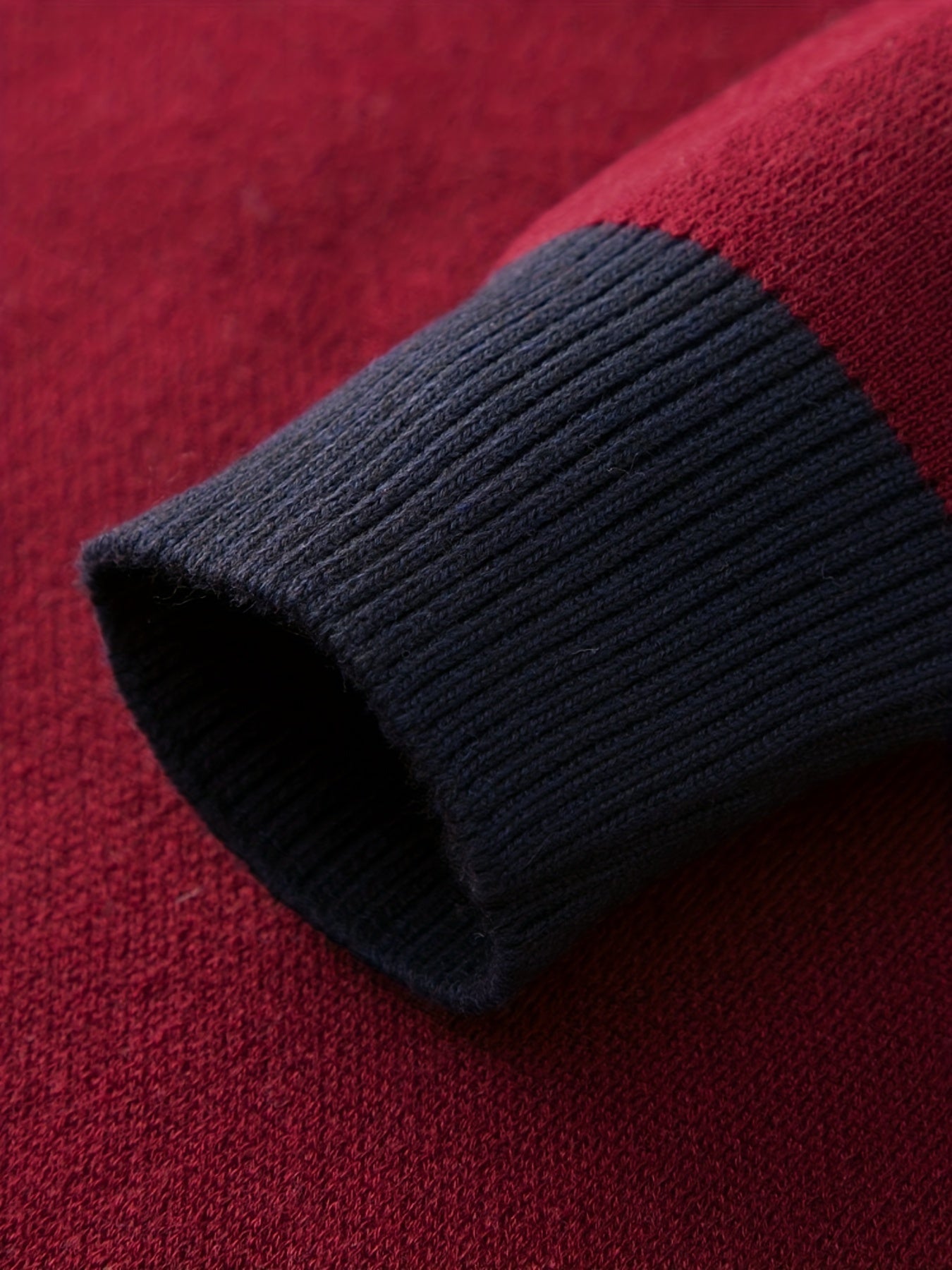 Sweter mêski o luŸnej dzianinie