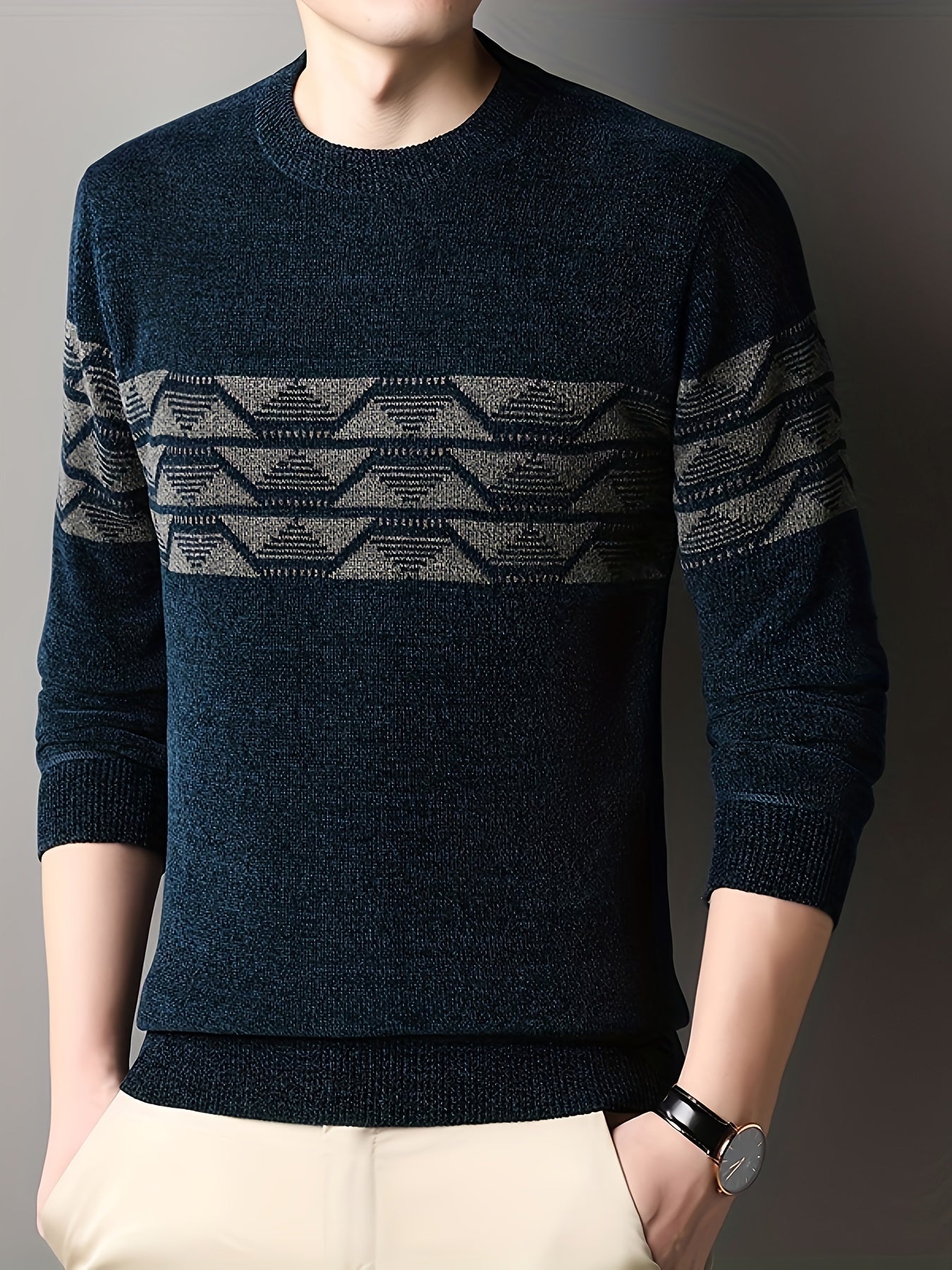 Wąski sweter z dzianiny w etniczny wzór