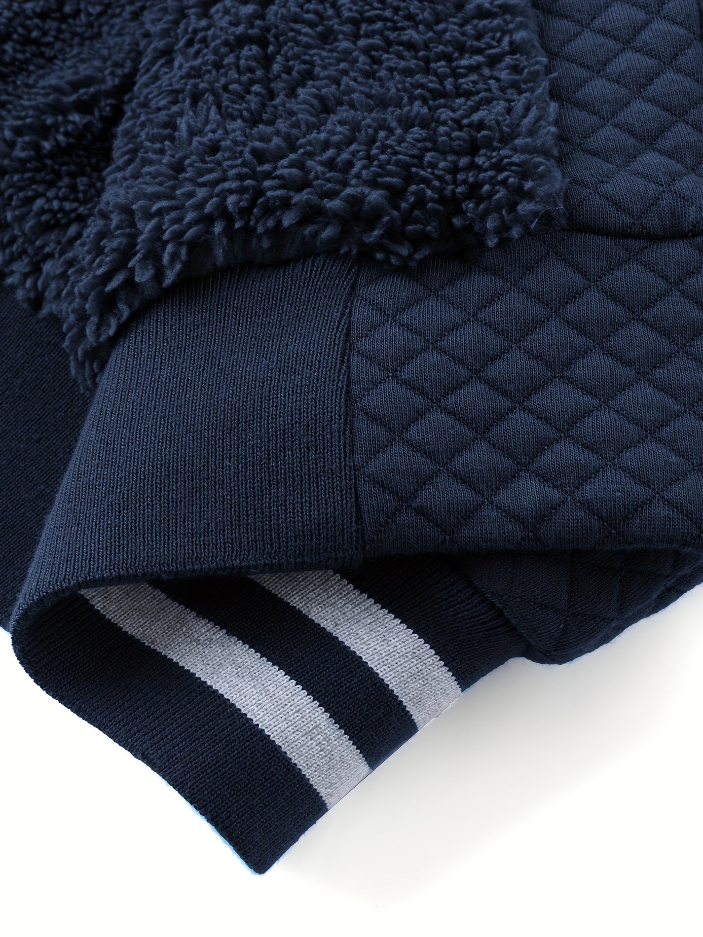 Mêska bluza z kapturem o strukturalnym kroju