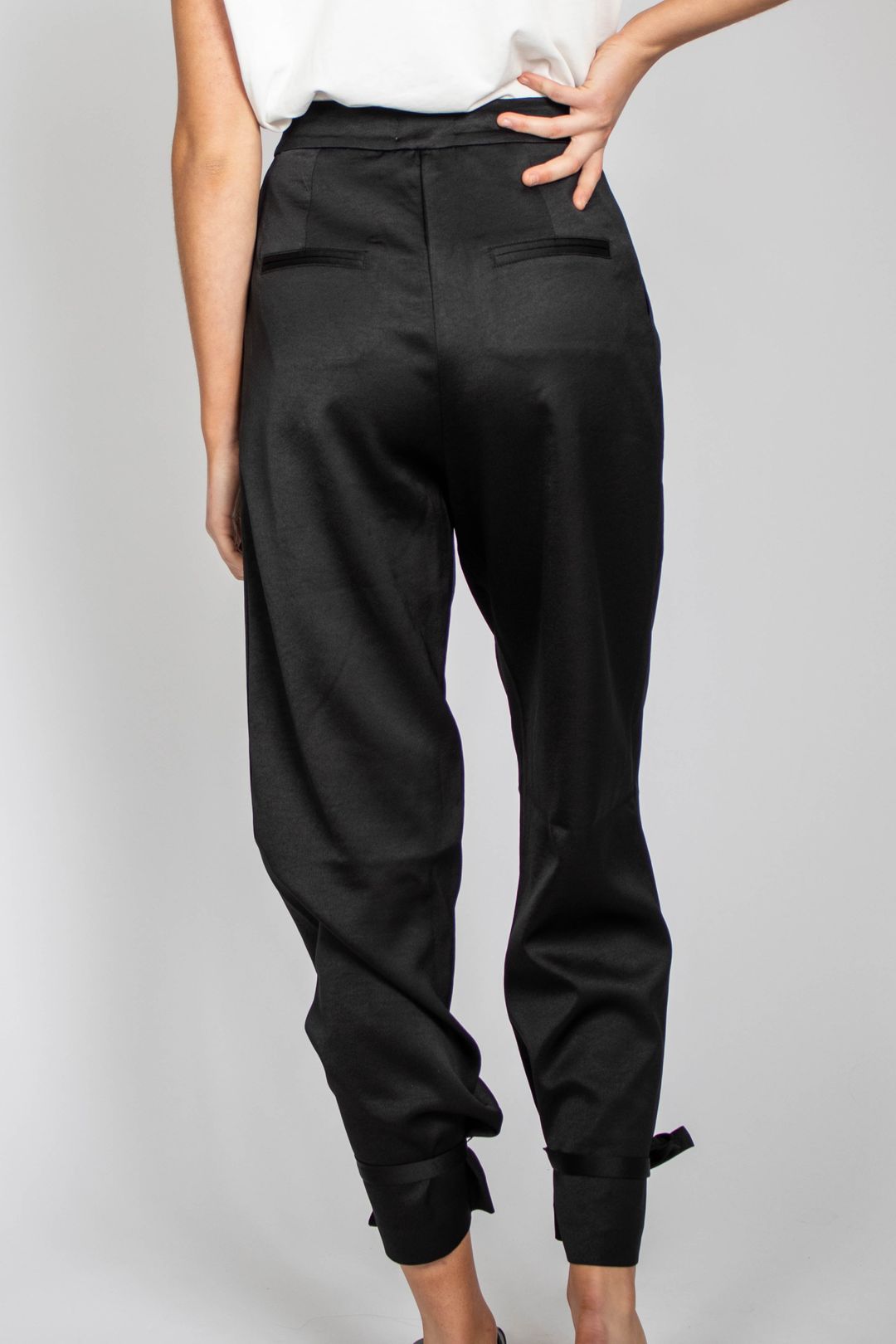 Casualowe spodnie z szeroką nogawką i wstążką