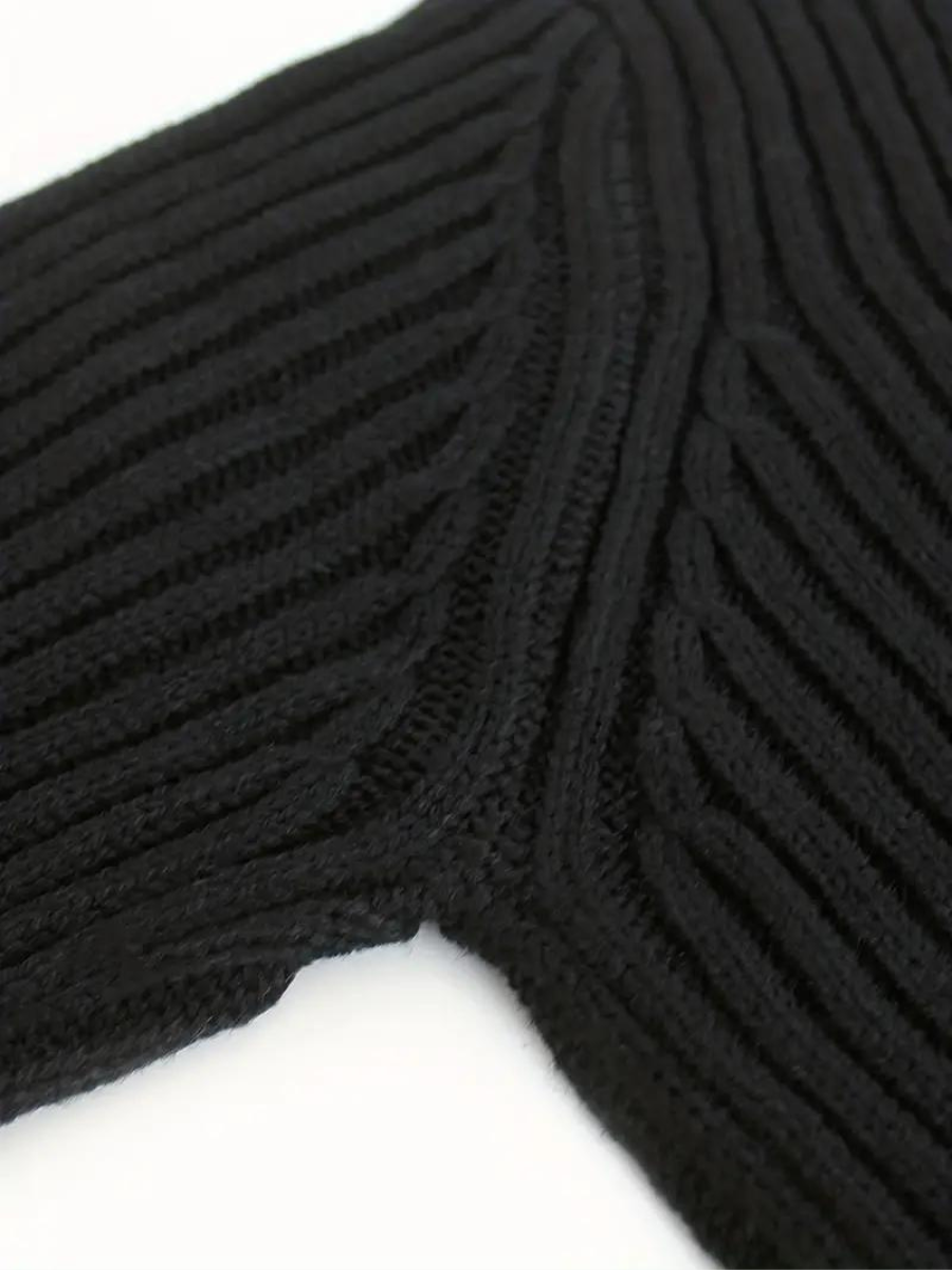 Sweter wykonany z dzianiny œciągaczowej, z asymetrycznym dekoltem
