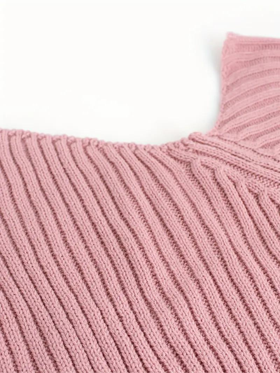 Sweter wykonany z dzianiny œciągaczowej, z asymetrycznym dekoltem