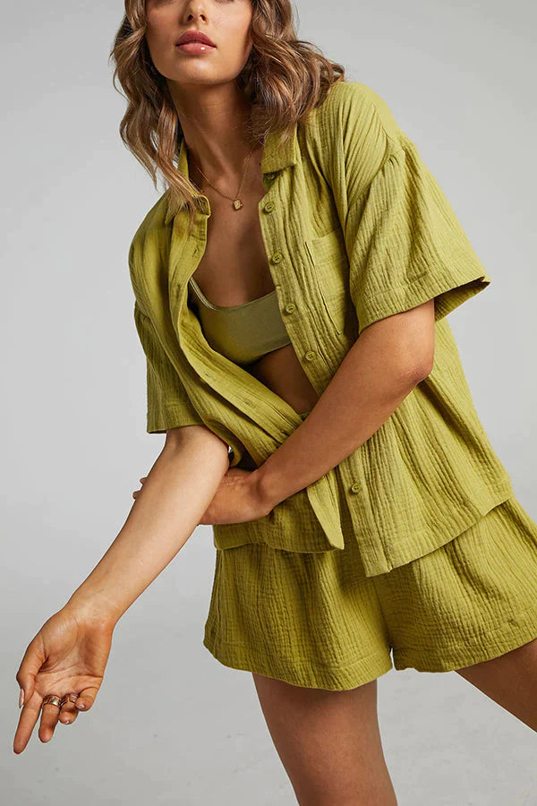 Damski zestaw luŸnej koszulki i spodenek w paski