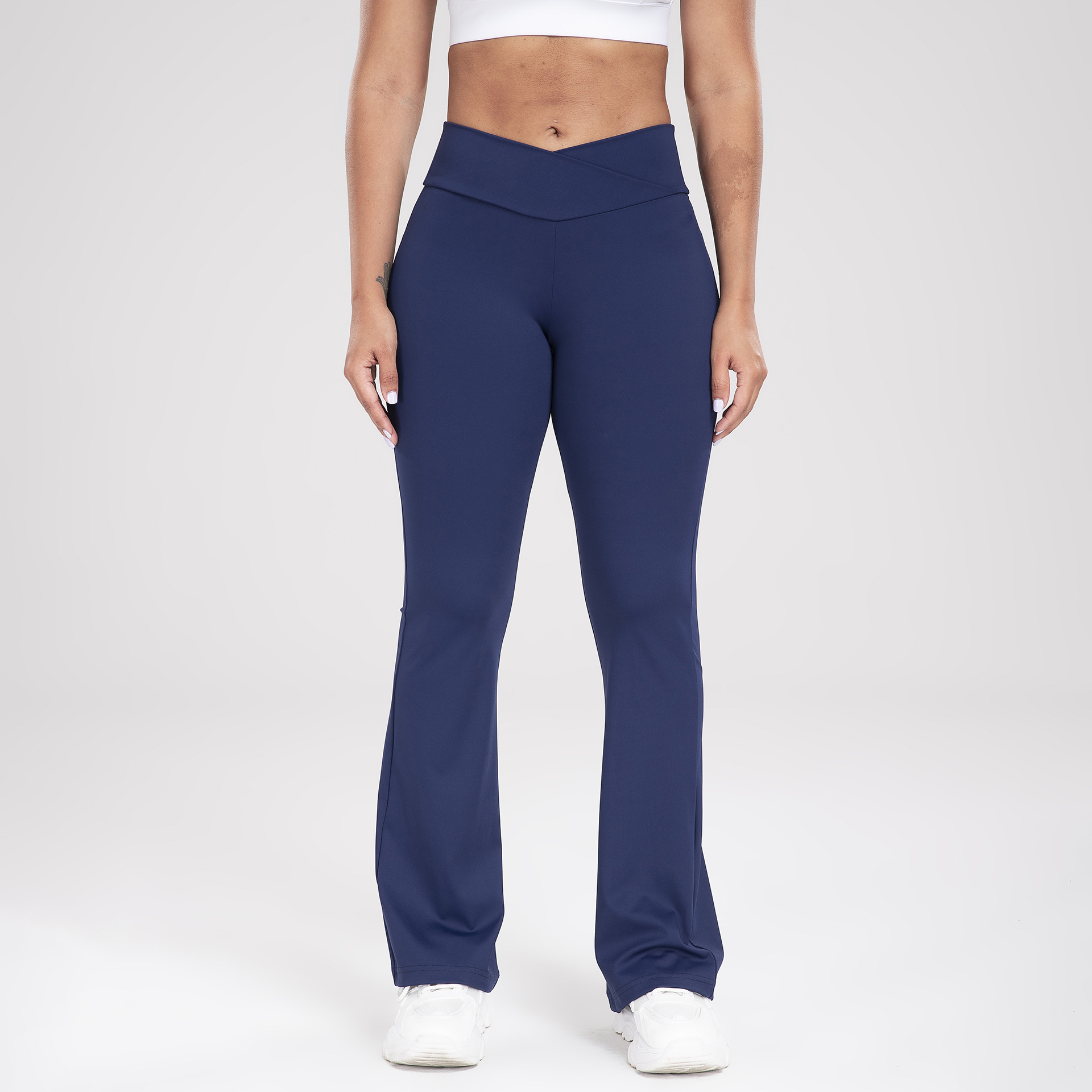 Spodnie sportowe typu bootcut z szerokim paskiem