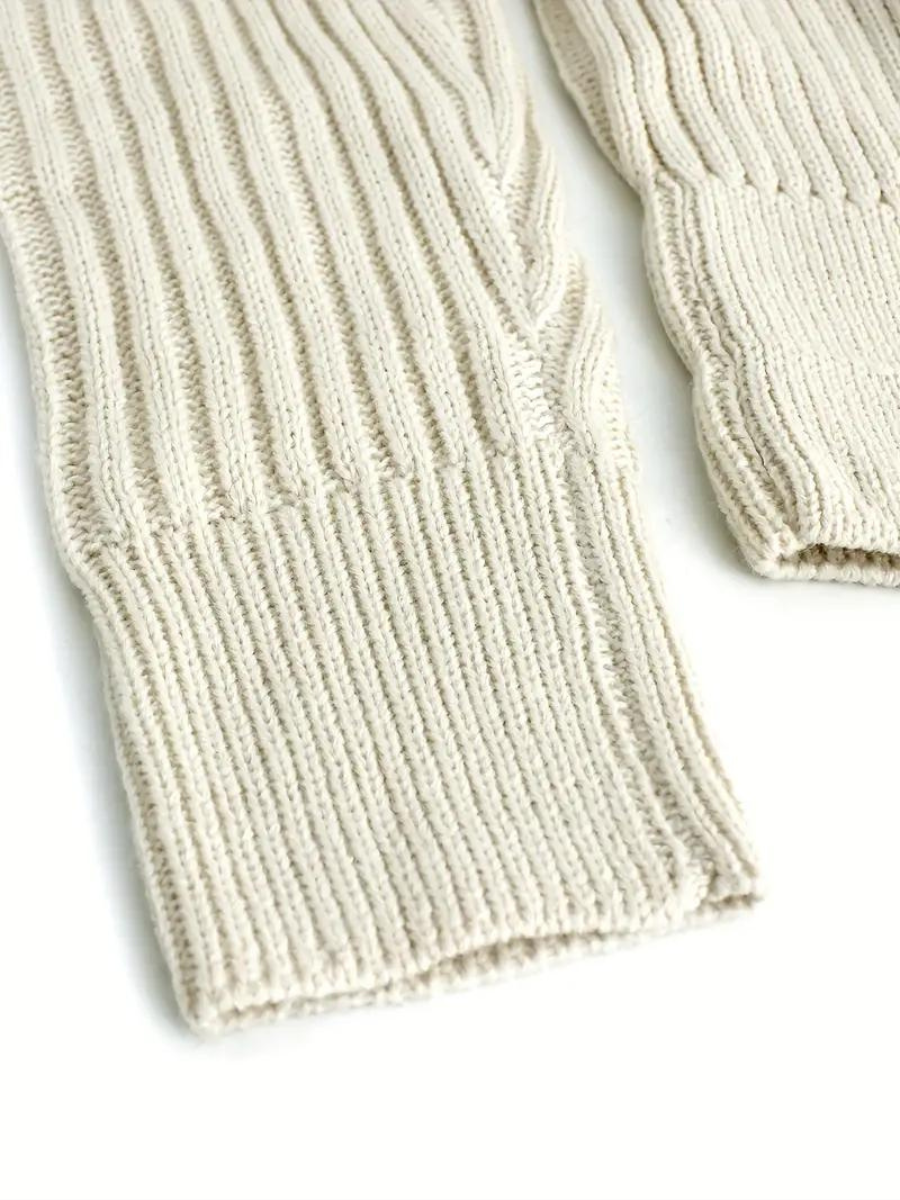 Sweter wykonany z dzianiny œciągaczowej, z asymetrycznym dekoltem