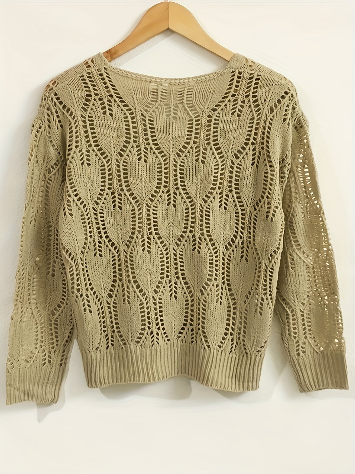 Sweter z dekoltem w ksztaęcie litery V i wyciêciem