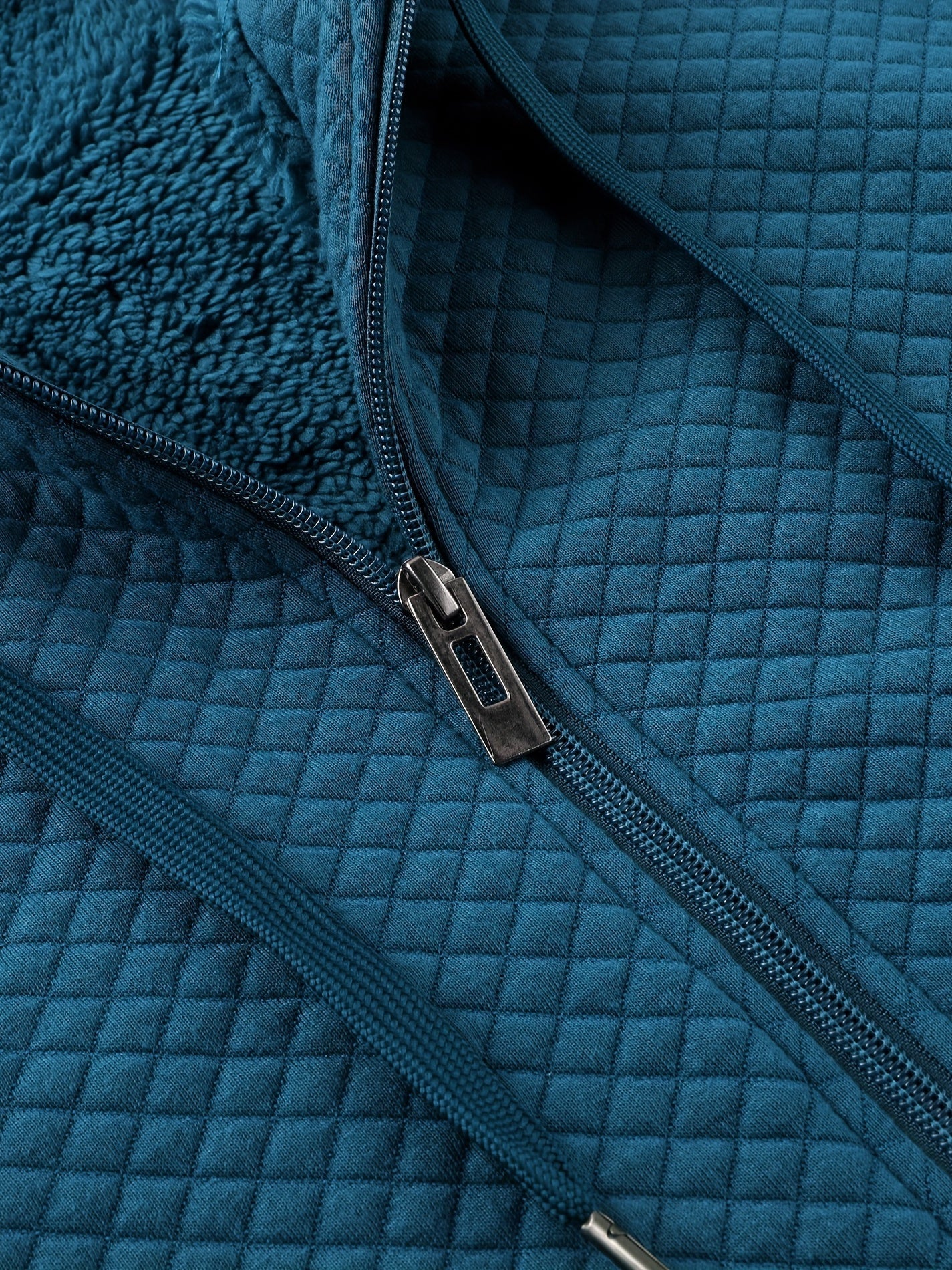 Mêska bluza z kapturem o strukturalnym kroju