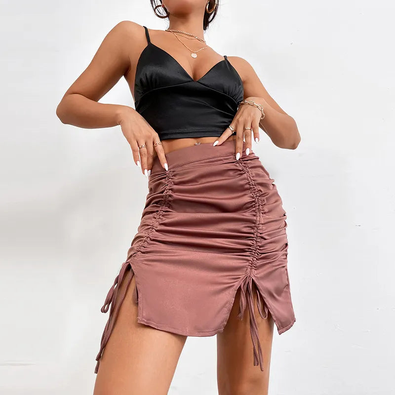 Spódnica satynowa z rozcięciem u dołu w kolorze różowym