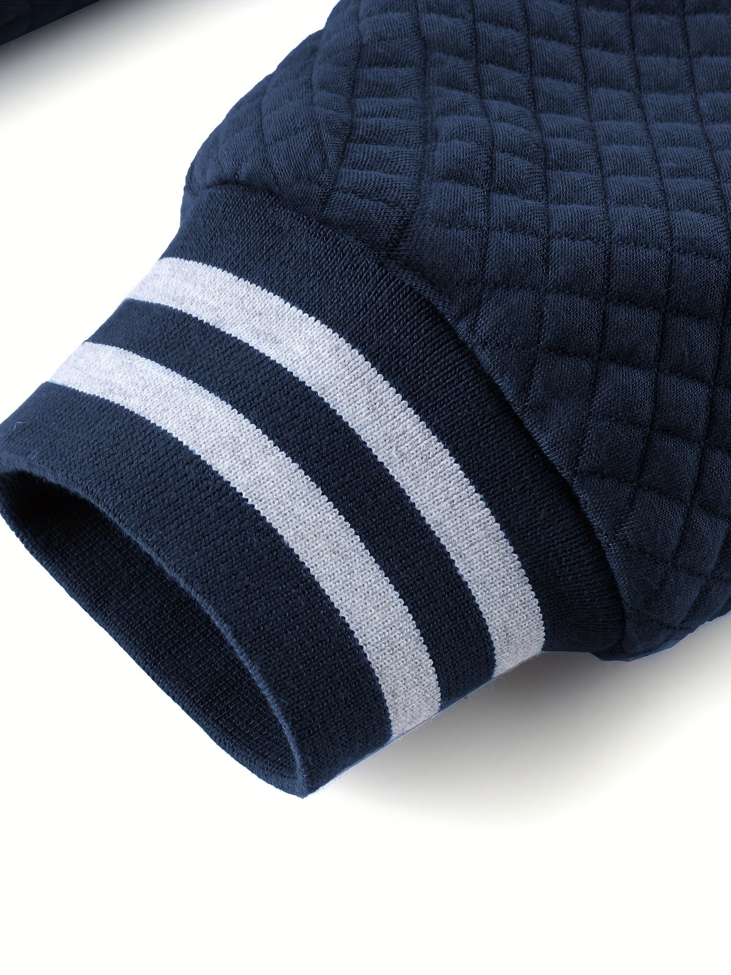 Mêska bluza z kapturem o strukturalnym kroju