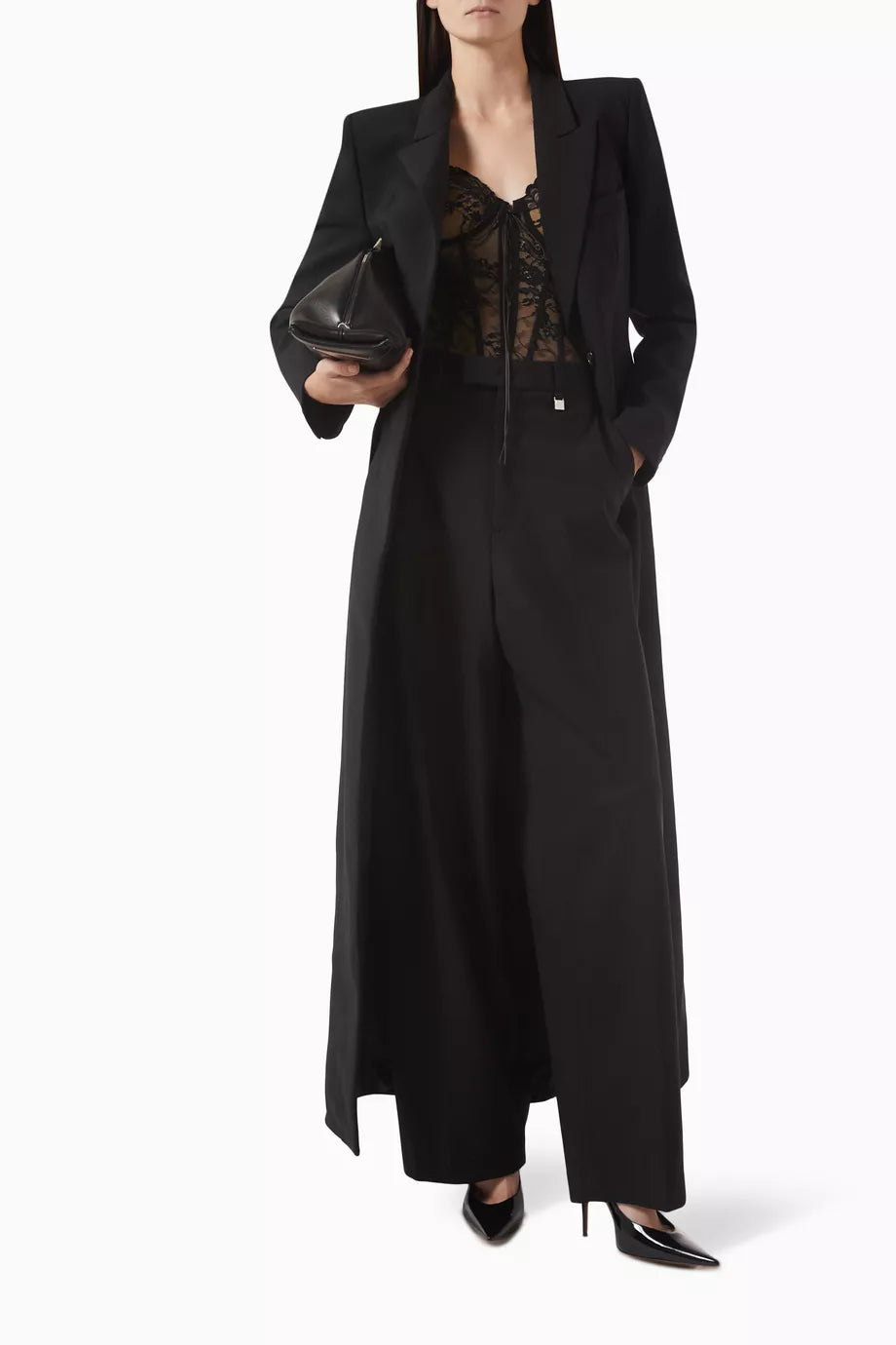 Jednorzędowy czarny płaszcz z mieszanki wełny