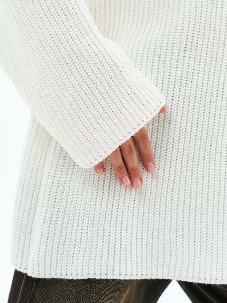 Luźny dzianinowy sweter w paski