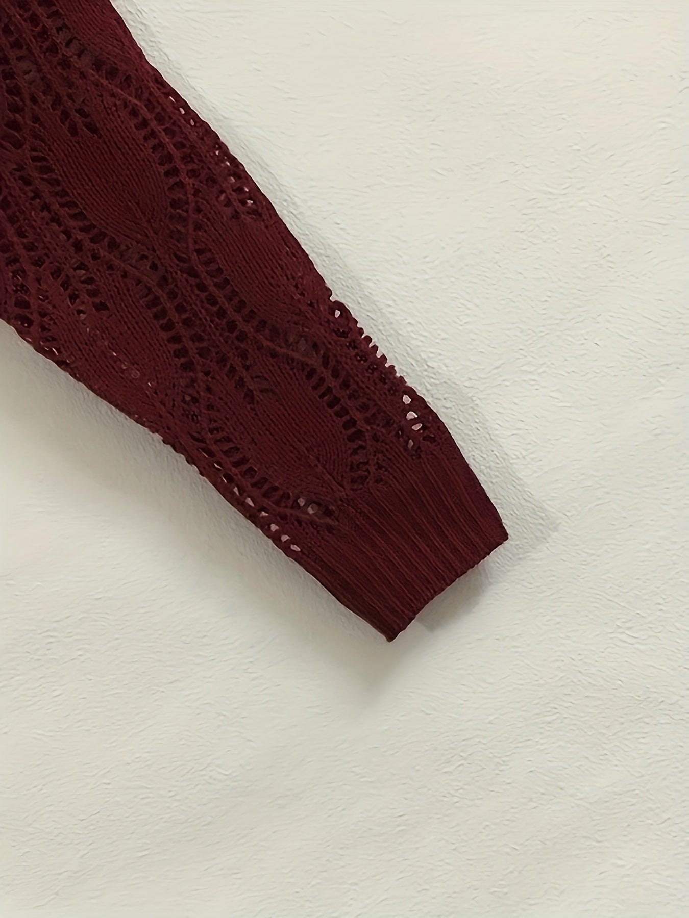 Sweter z dekoltem w ksztaęcie litery V i wyciêciem