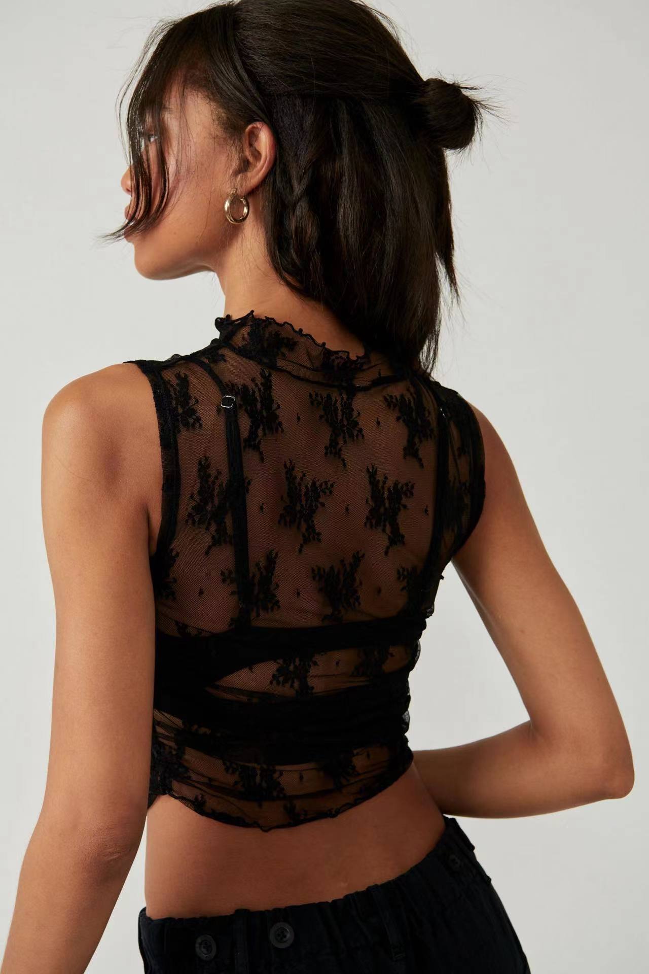 Koronkowy, przezroczysty top