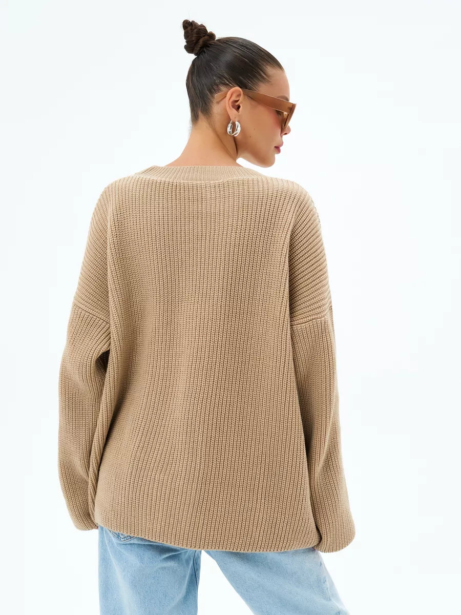 Luźny dzianinowy sweter w paski