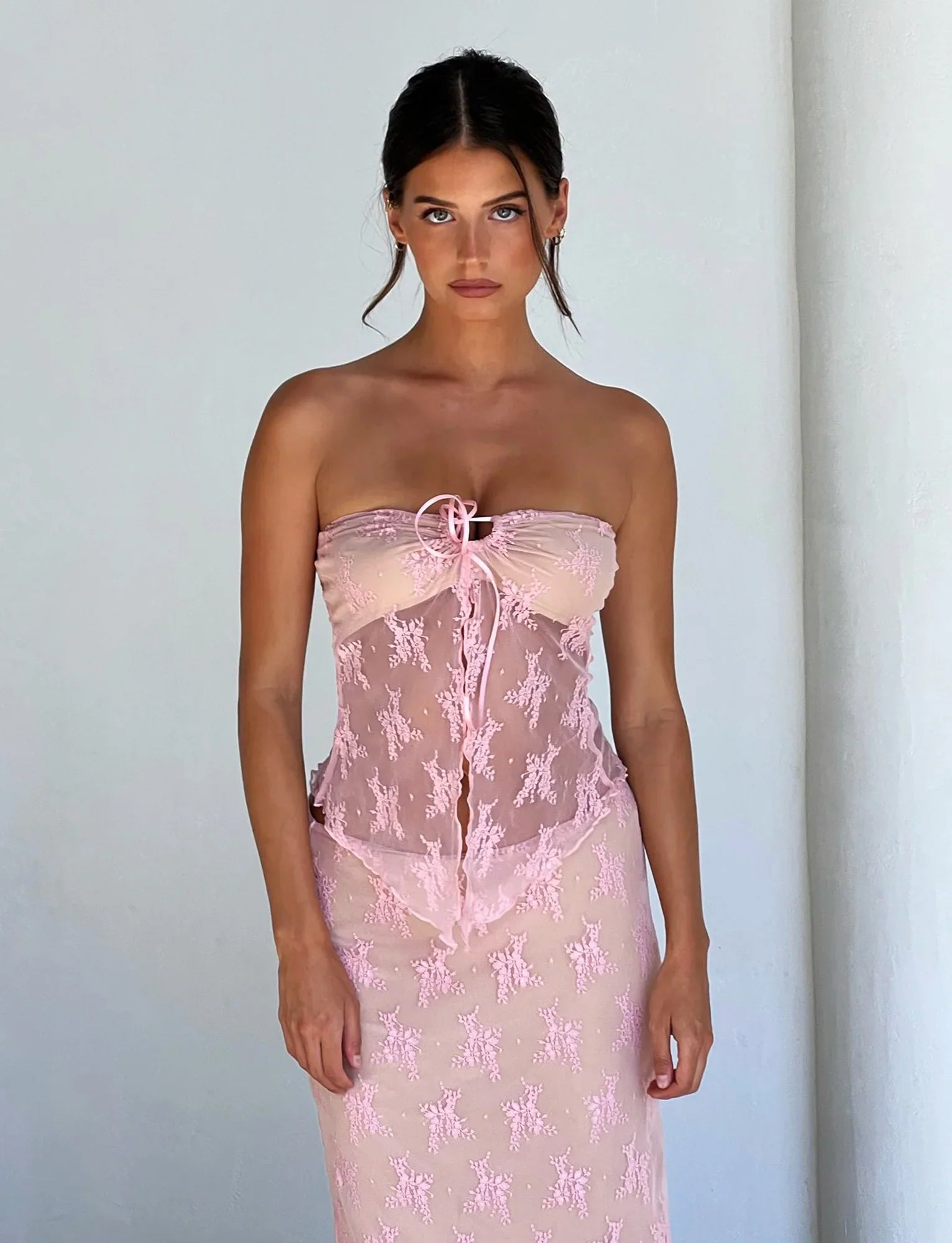 Elegancki póęprzezroczysty top ze spódnicą