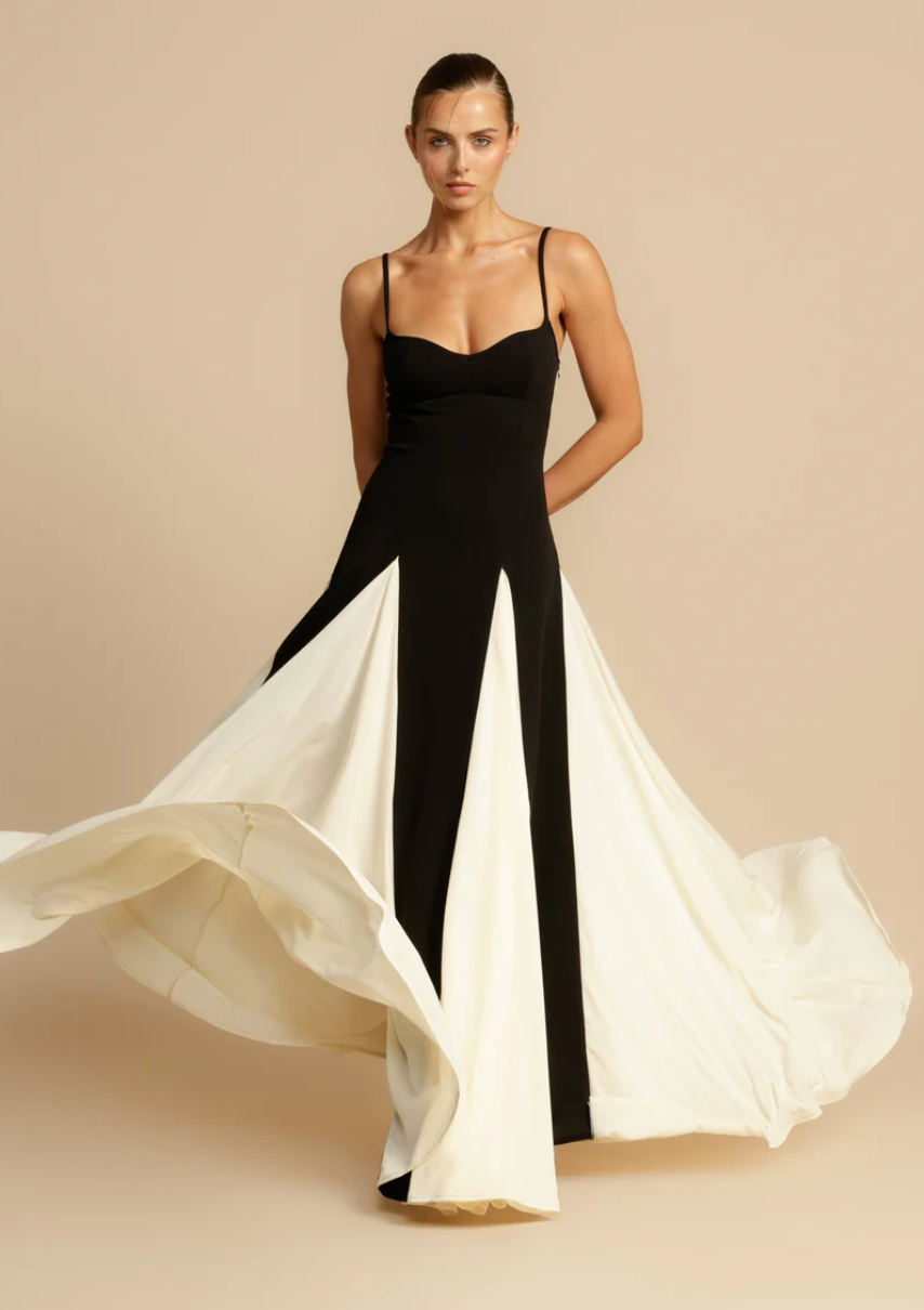 Elegancka sukienka maxi w kontrastowym kolorze w kolorze czarno-białym