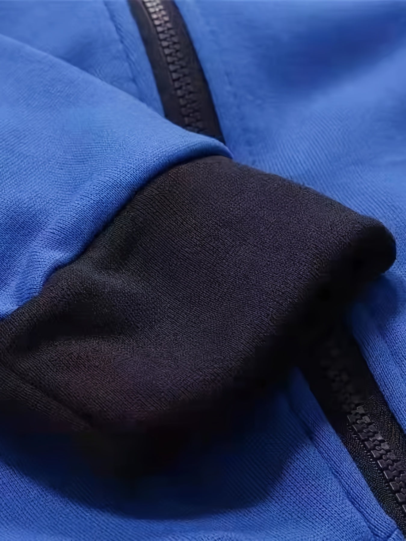 Zestaw skęadający siê ze sportowej bluzy z kapturem i spodni