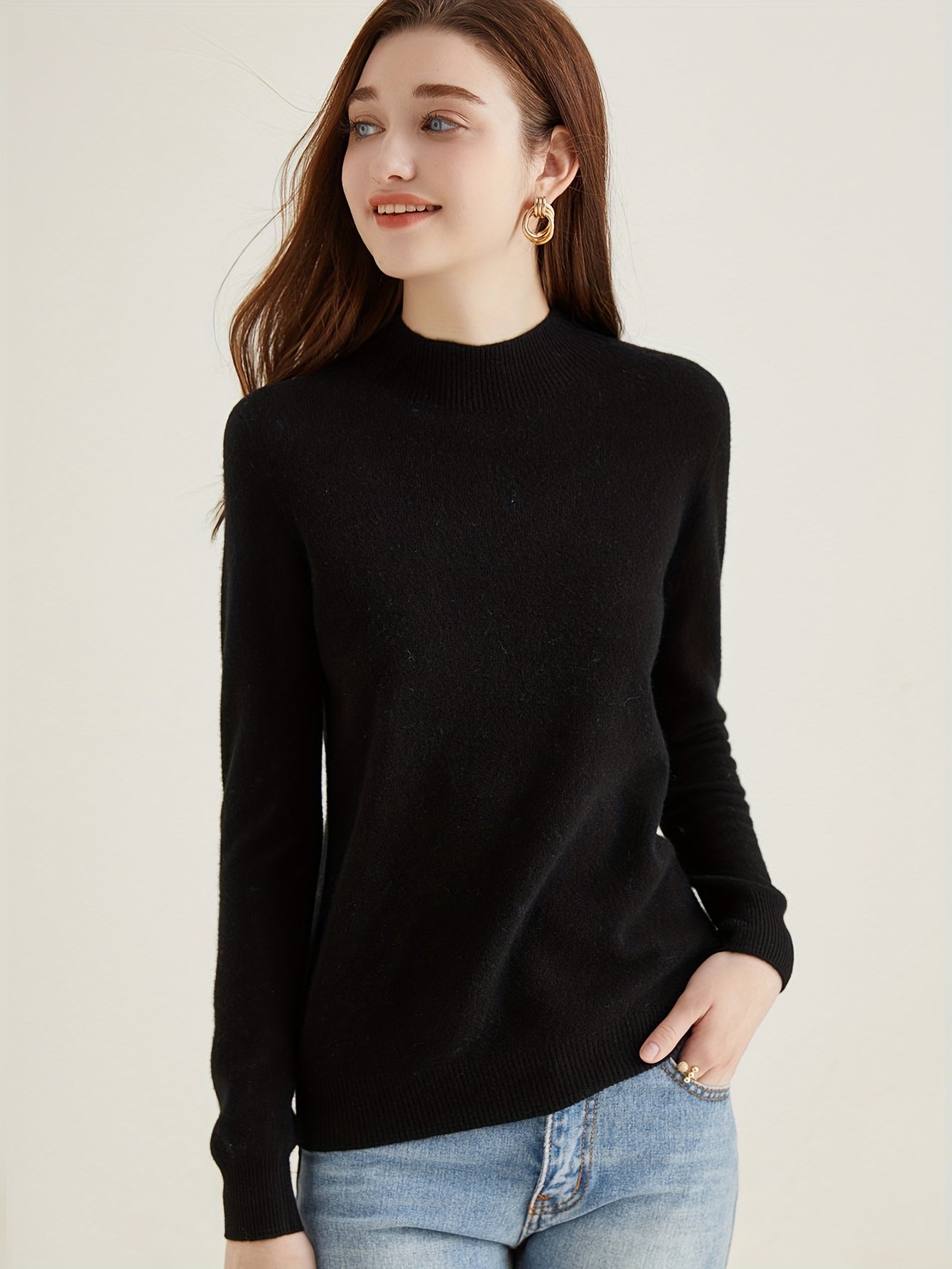 Sweter z wysokim koęnierzem i weęnianymi rêkawami