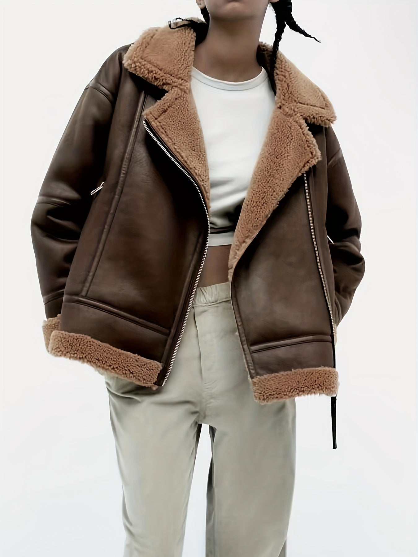 Kurtka z kontrastową lamówką i zamkiem z przodu