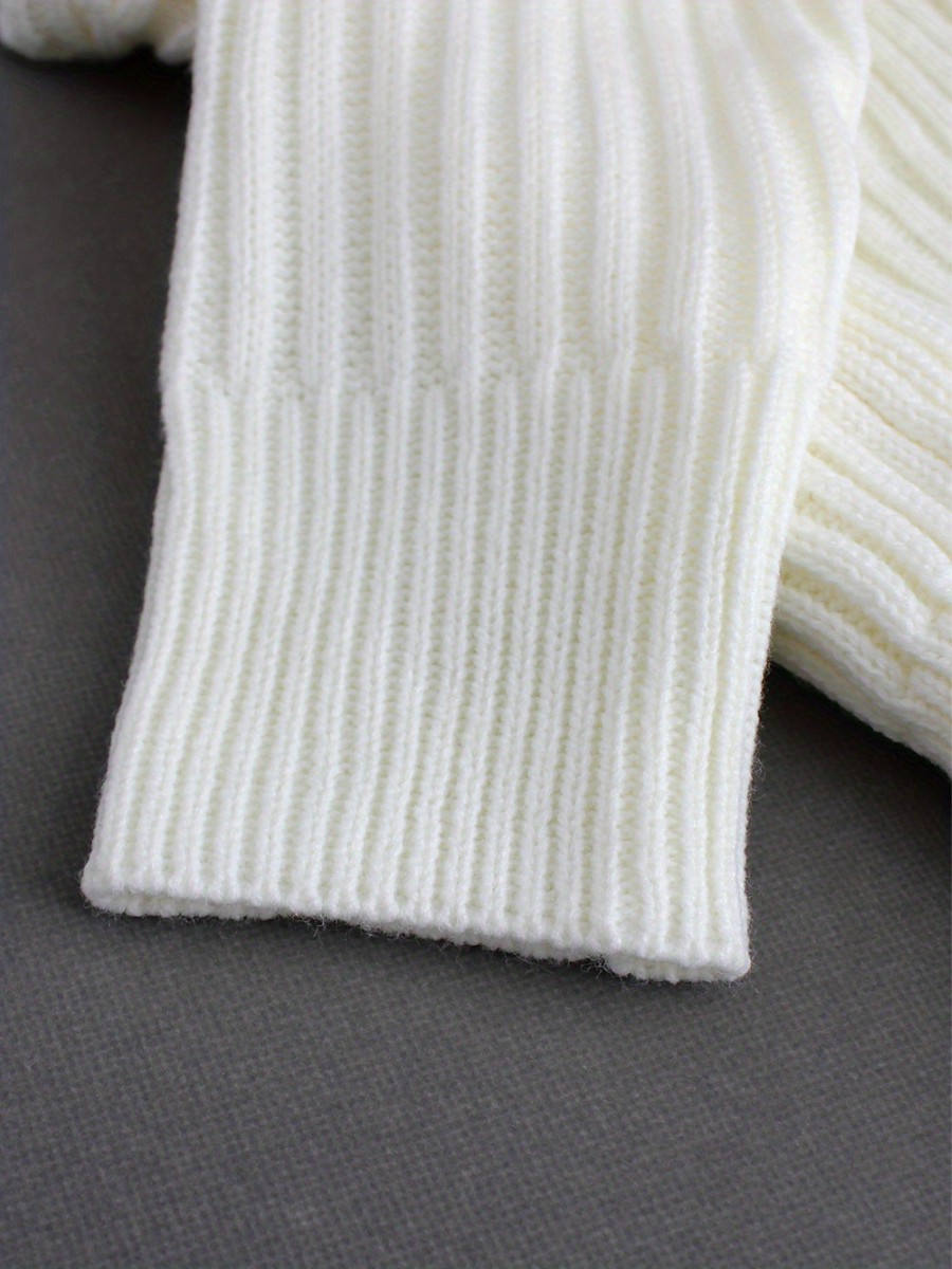 Sweter wykonany z dzianiny œciągaczowej, z asymetrycznym dekoltem