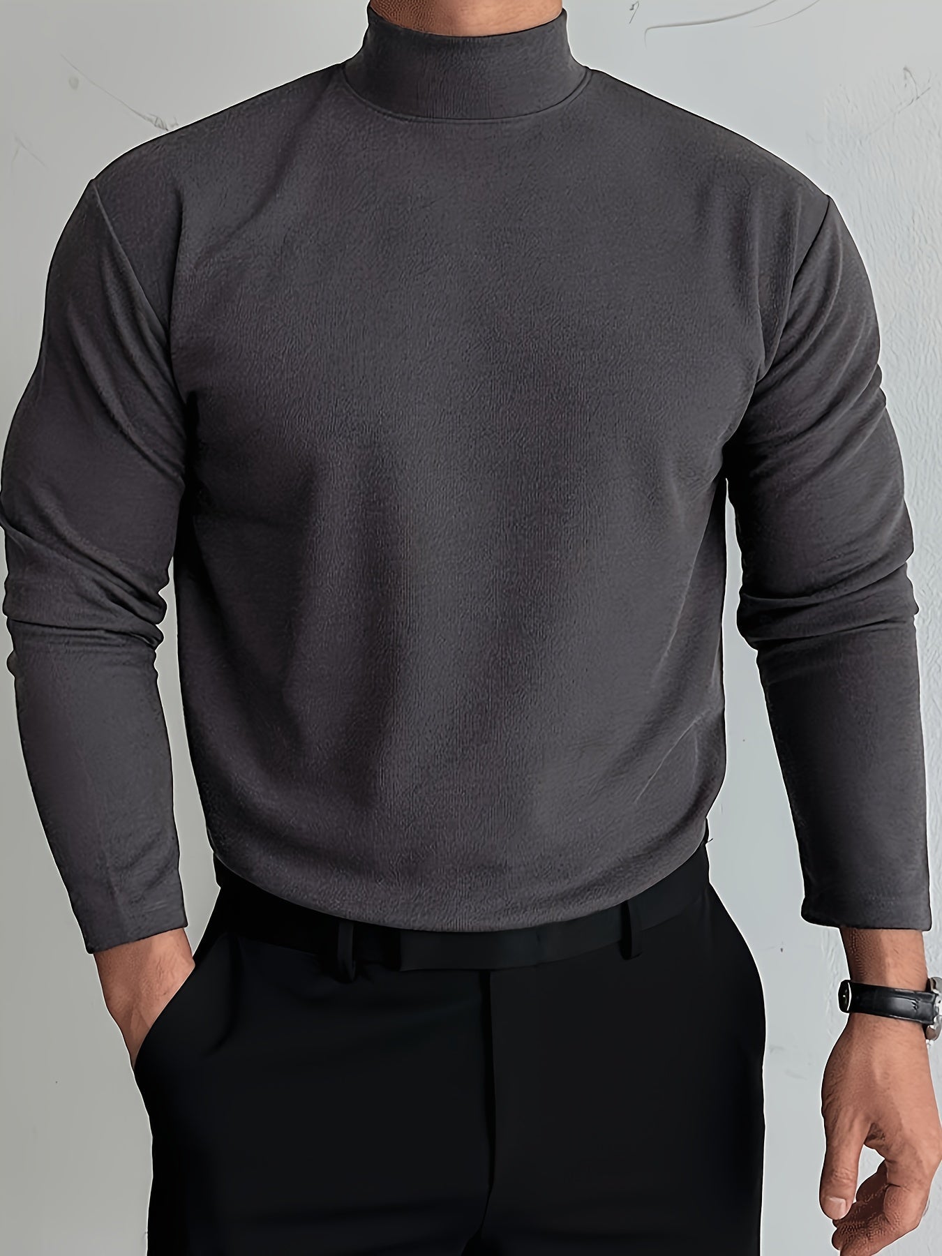 Sweter mêski ze stójką, wykonany z dzianiny