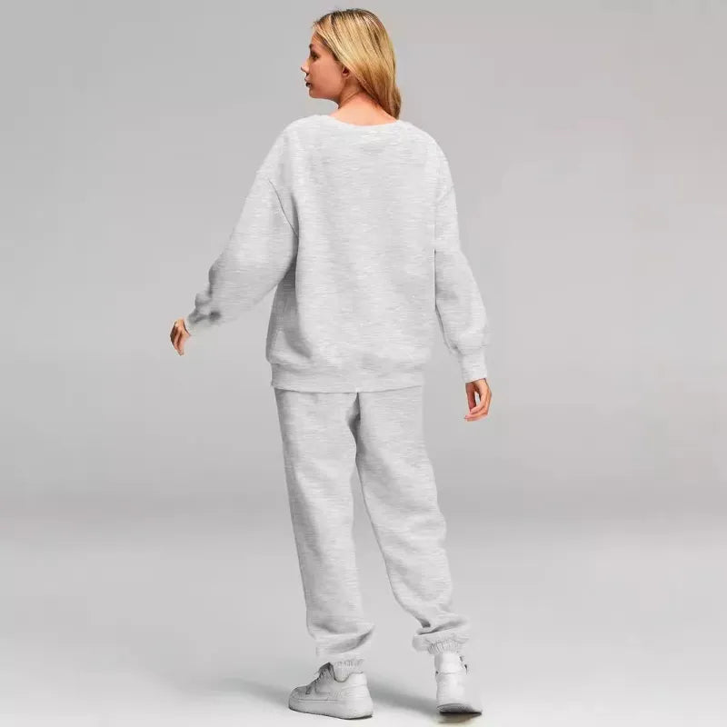 Dwuczęściowy komplet dresowy w kolorze szarym