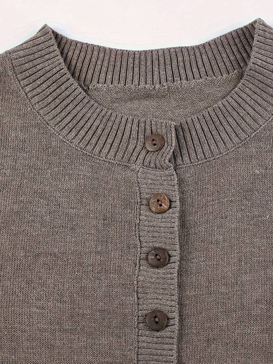 sweter i spodenki zapinane na guziki