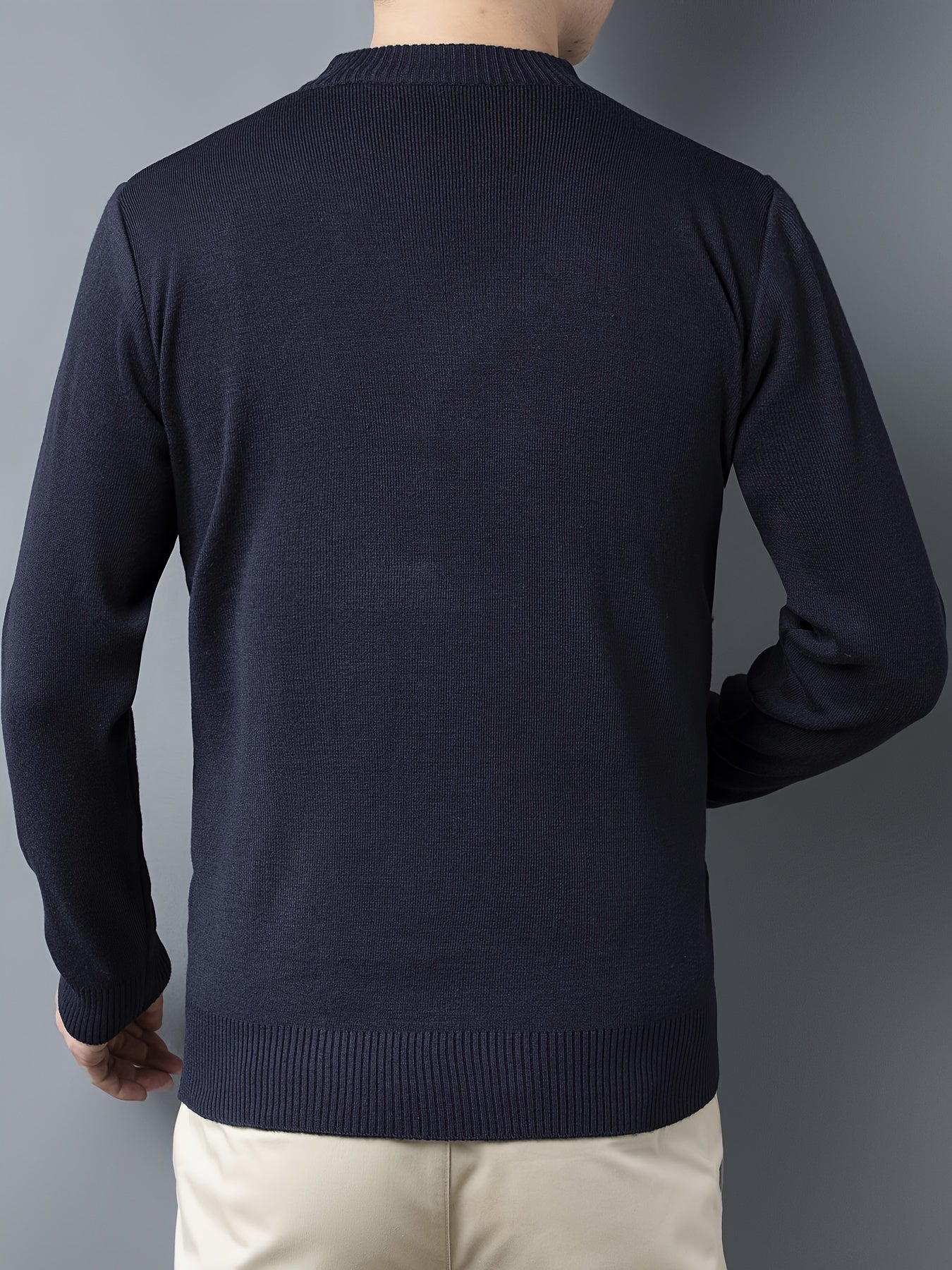 Sweter mêski z dzianiny w kolorze granatowym