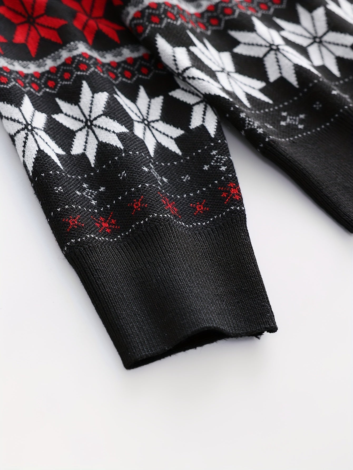 Dzianinowy sweter warkoczowy ze wzorem œwiątecznym