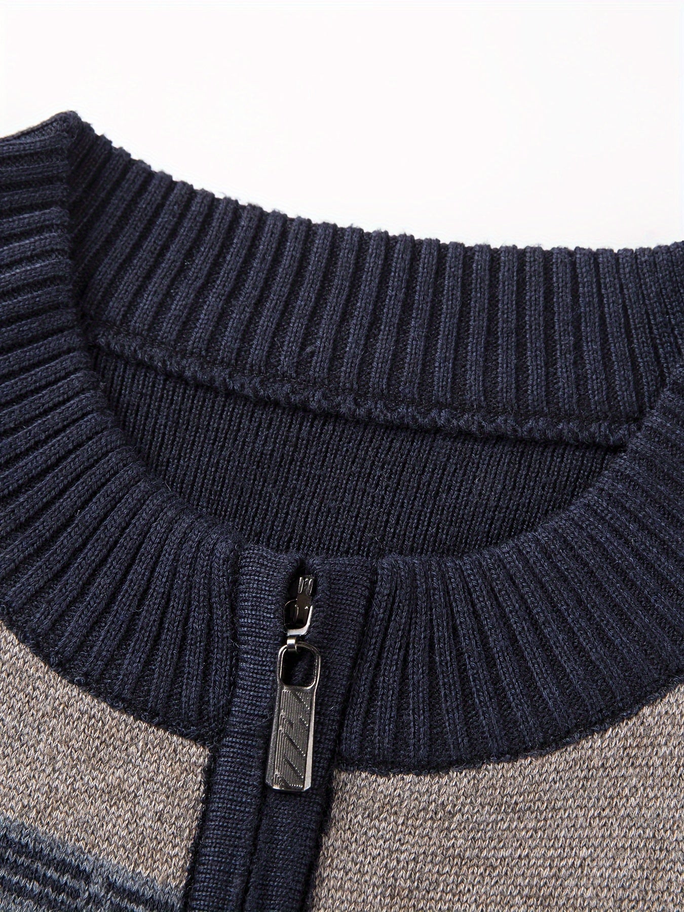 Sweter mêski z dzianiny w kolorze granatowym