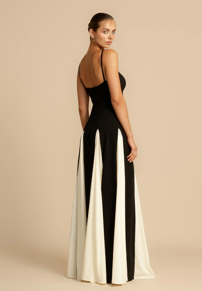 Elegancka sukienka maxi w kontrastowym kolorze w kolorze czarno-białym