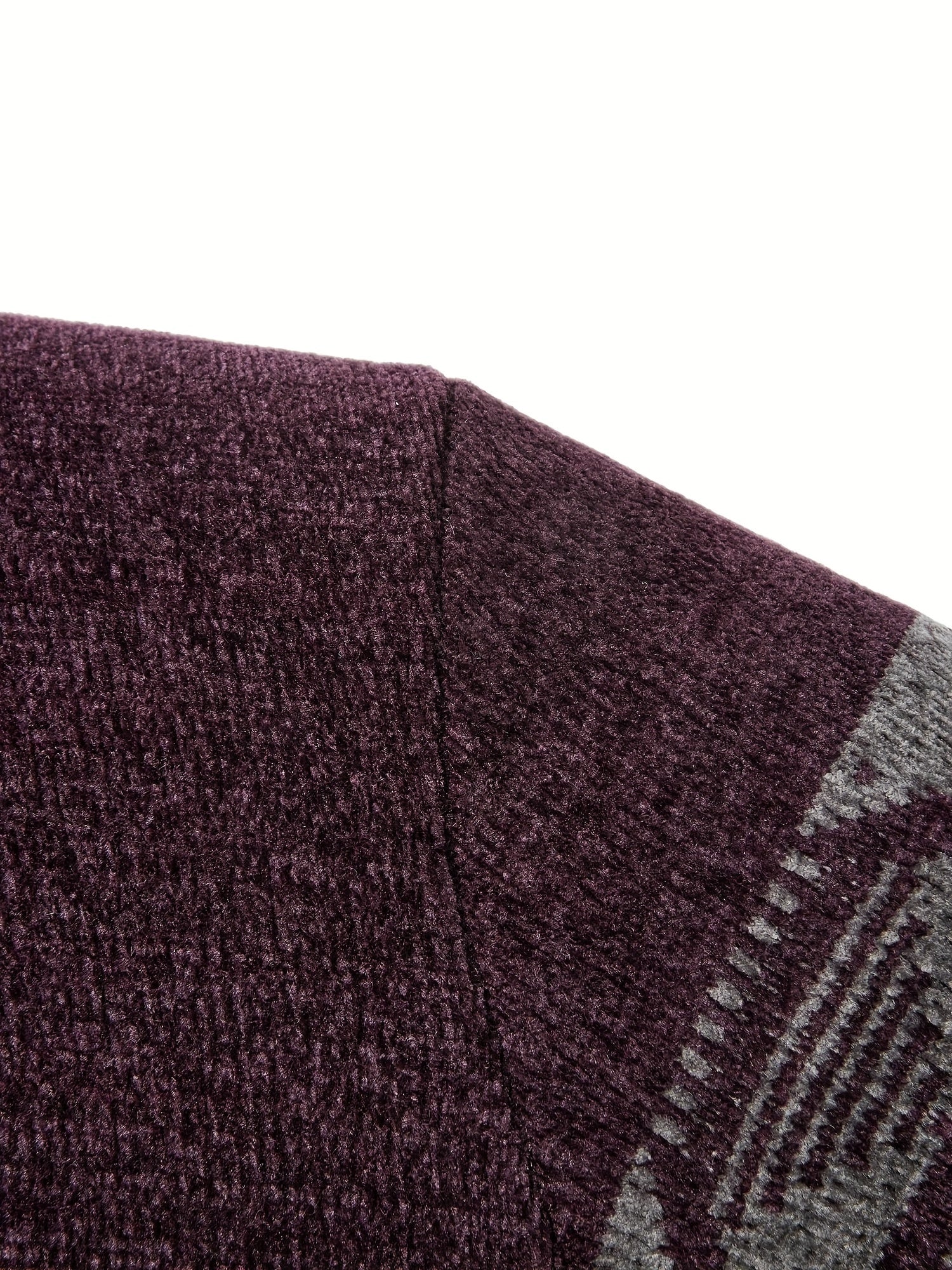 Wąski sweter z dzianiny w etniczny wzór