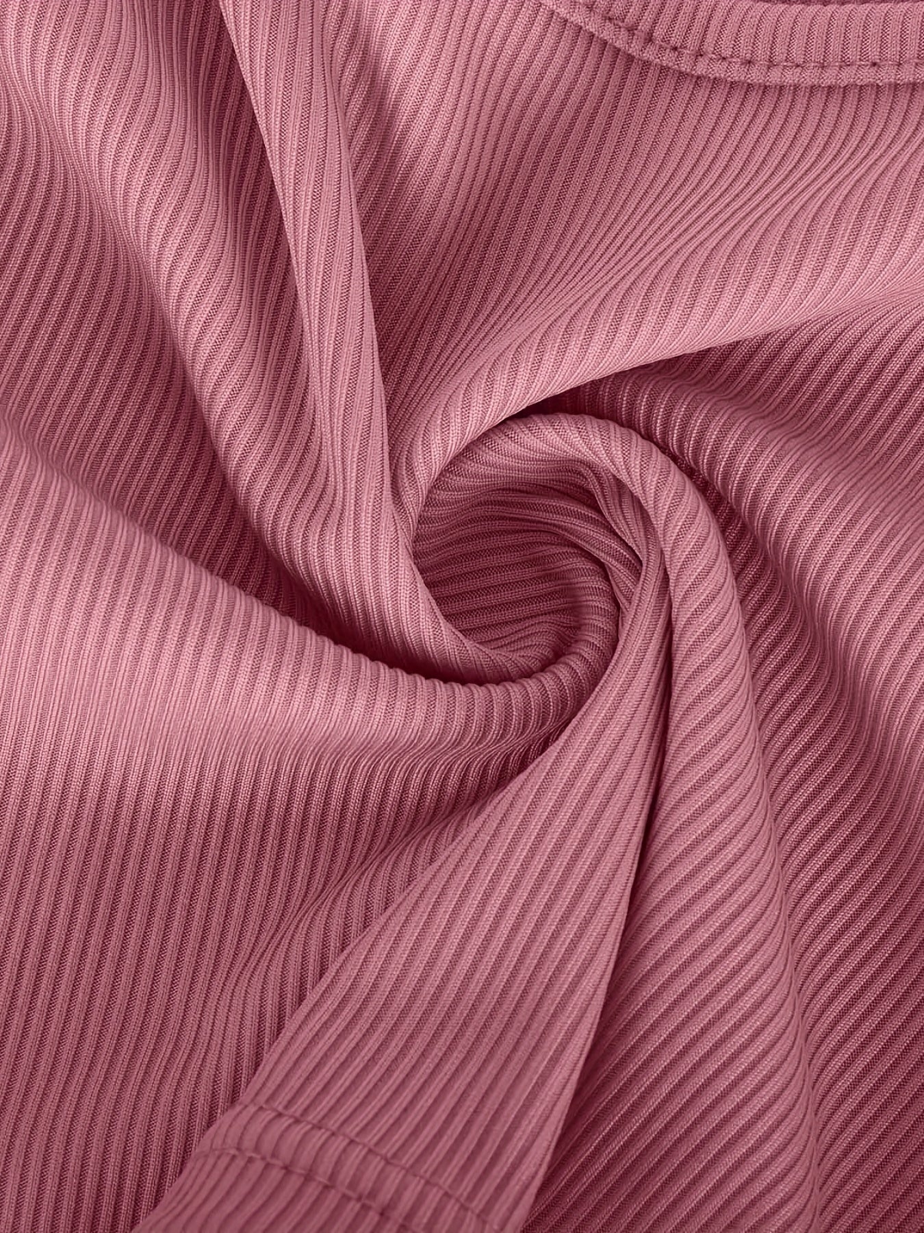 Crop top z kwadratowym dekoltem i dopasowaną spódnicą z rozciêciem