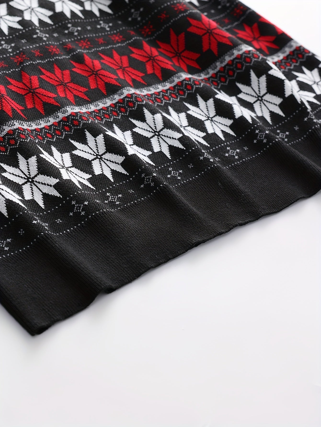 Dzianinowy sweter warkoczowy ze wzorem œwiątecznym