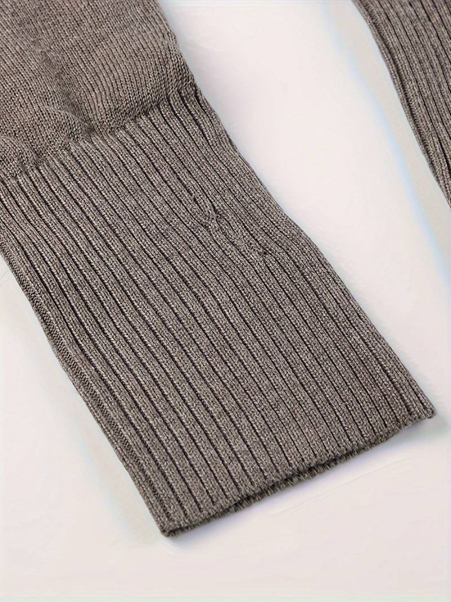 sweter i spodenki zapinane na guziki