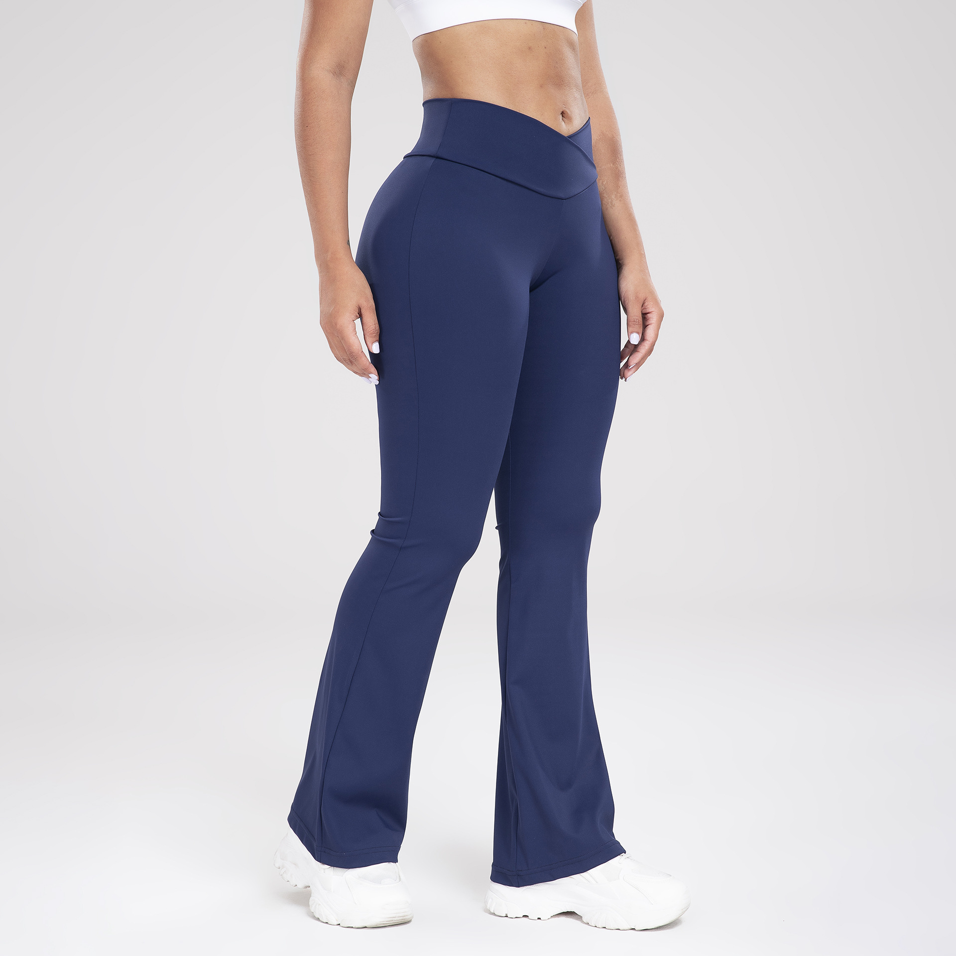 Spodnie sportowe typu bootcut z szerokim paskiem