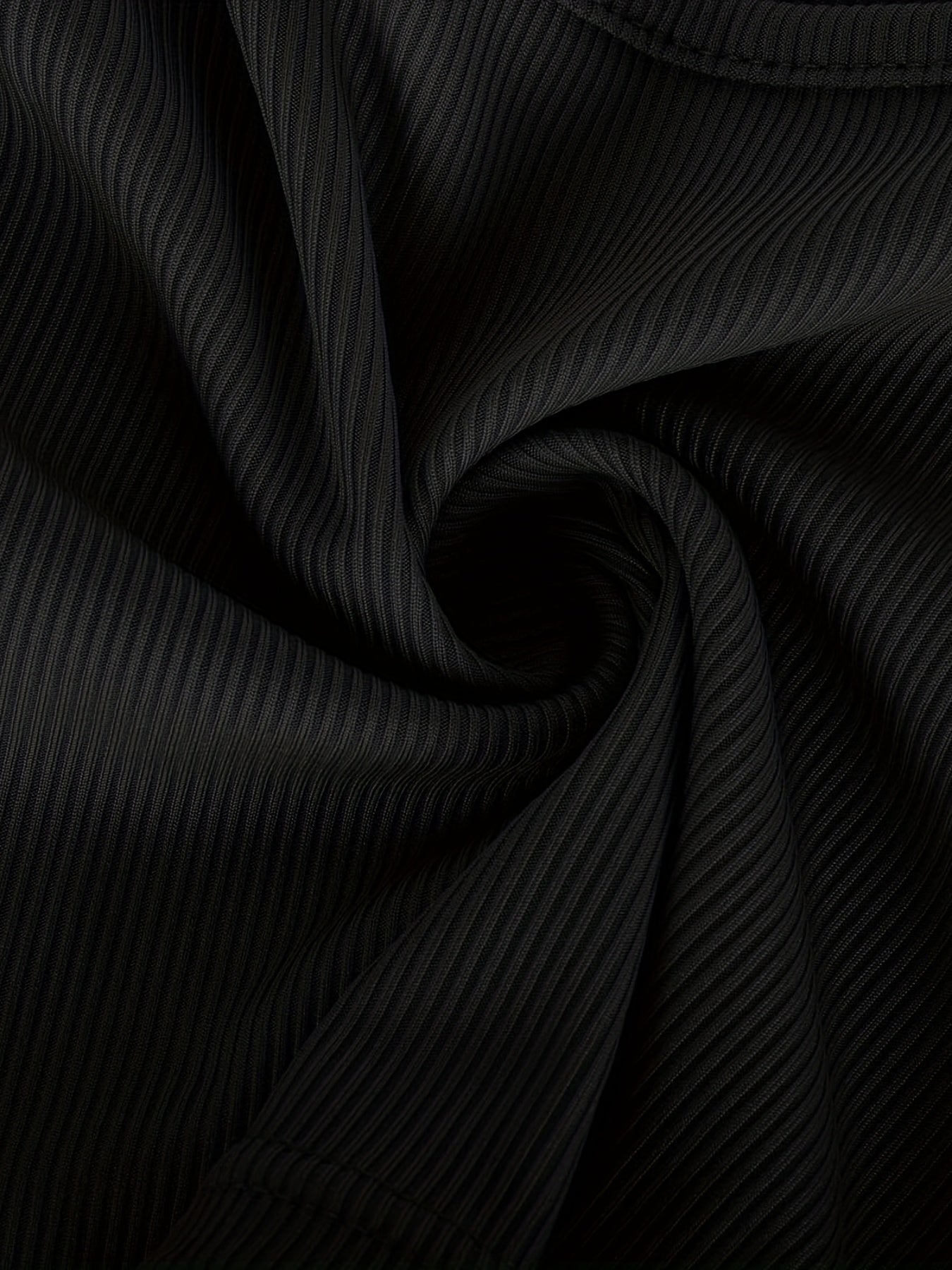 Crop top z kwadratowym dekoltem i dopasowaną spódnicą z rozciêciem