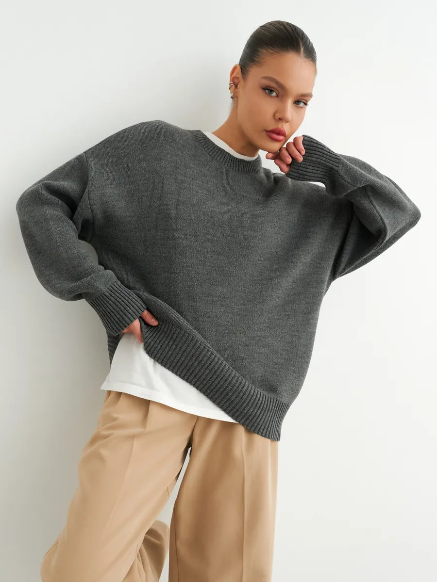 Luźny dzianinowy sweter w paski