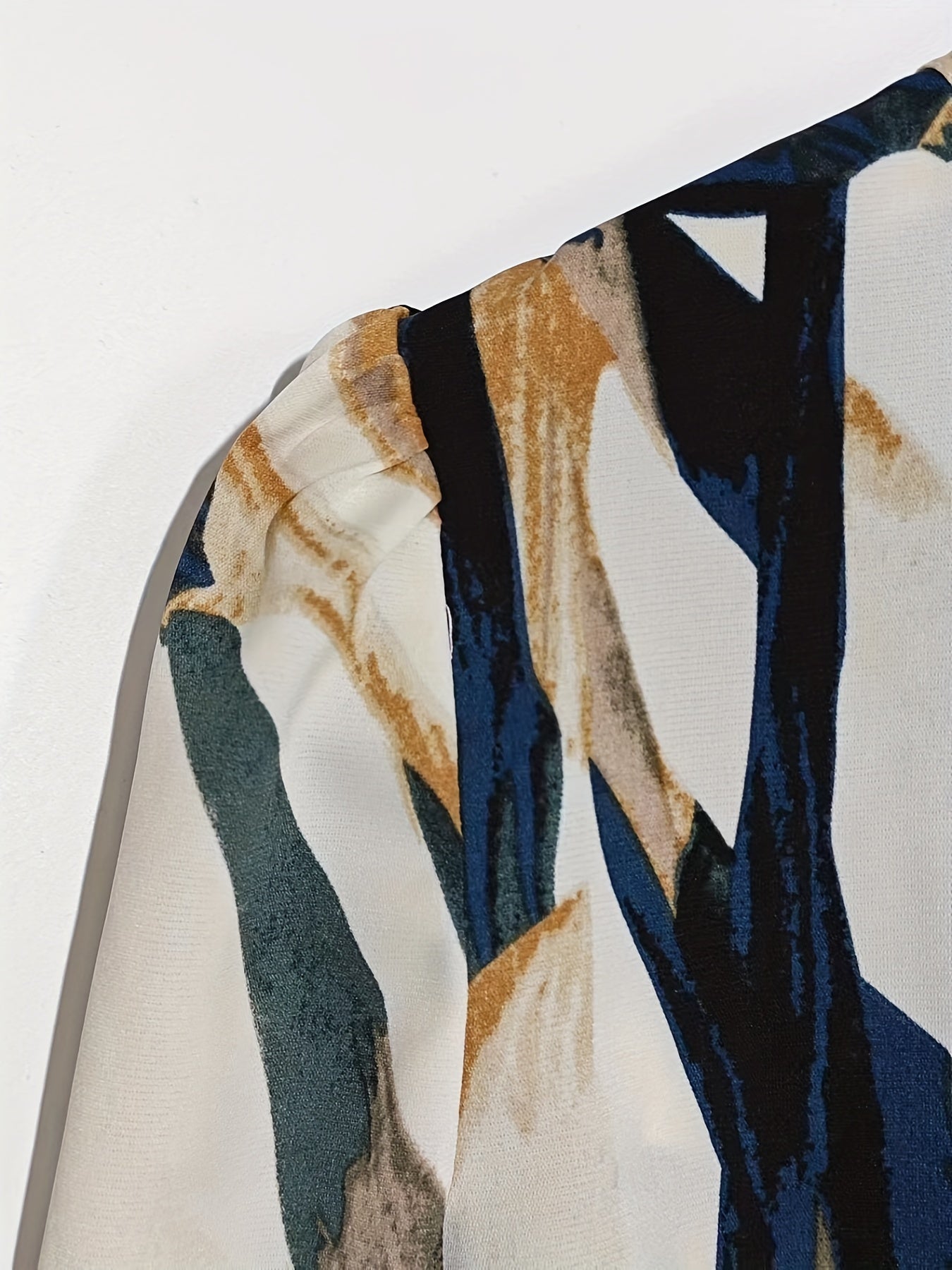 Bluzka z kwiatowym nadrukiem i rêkawami typu lampion