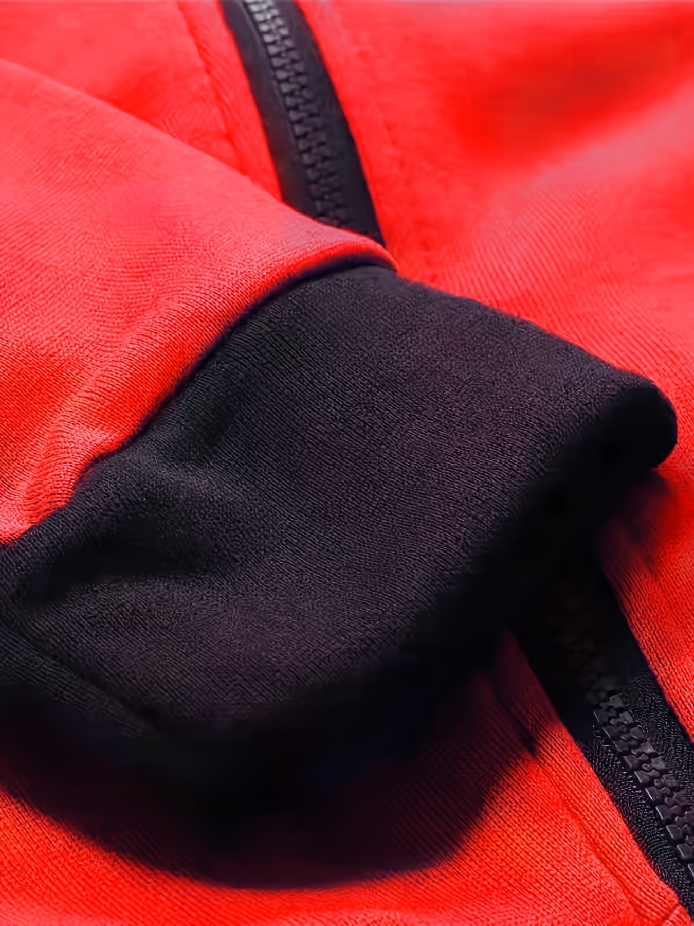 Zestaw skęadający siê ze sportowej bluzy z kapturem i spodni