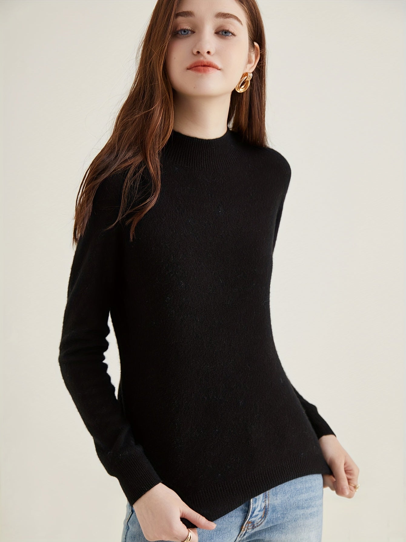 Sweter z wysokim koęnierzem i weęnianymi rêkawami