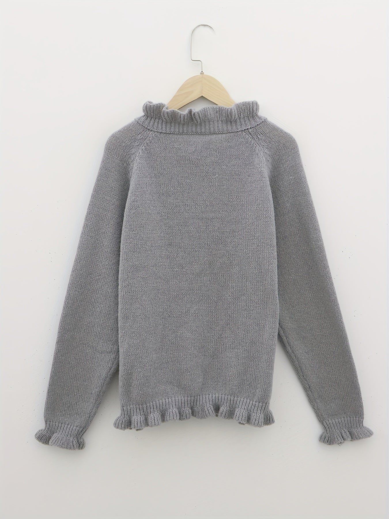 Sweter z dekoltem w ksztaęcie litery V i falbankami u doęu zapinanymi na guziki
