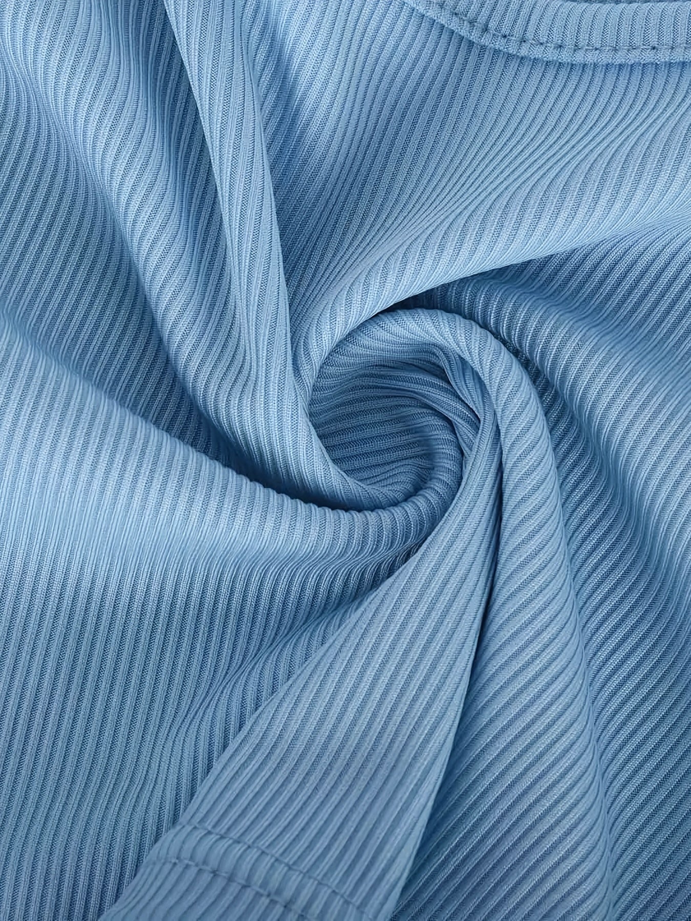 Crop top z kwadratowym dekoltem i dopasowaną spódnicą z rozciêciem