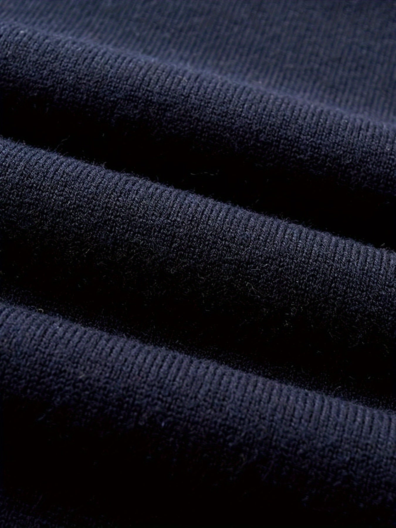 Sweter z klapami i dużą rozciągliwoœcią dla mêżczyzn