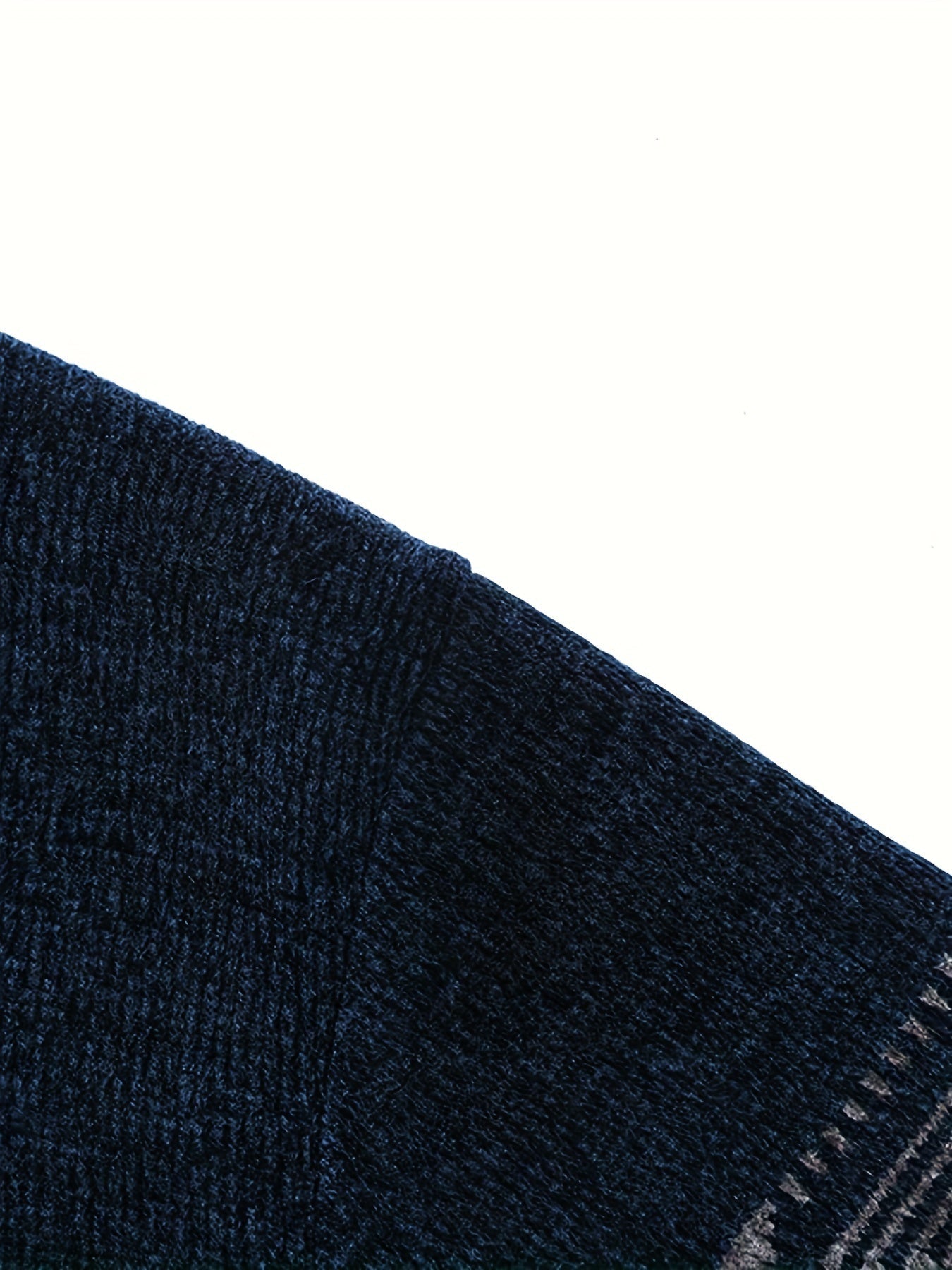 Wąski sweter z dzianiny w etniczny wzór