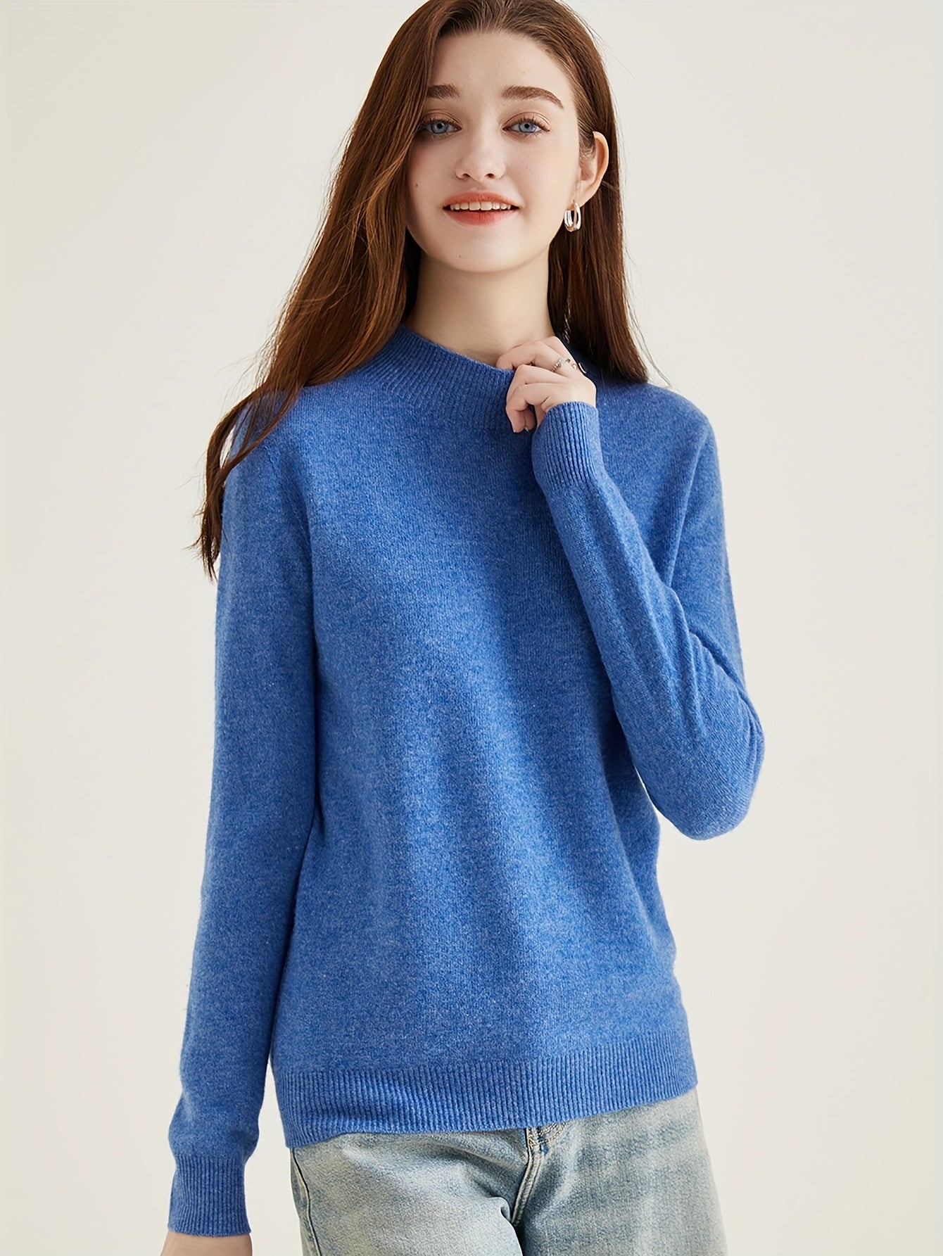 Sweter z wysokim koęnierzem i weęnianymi rêkawami