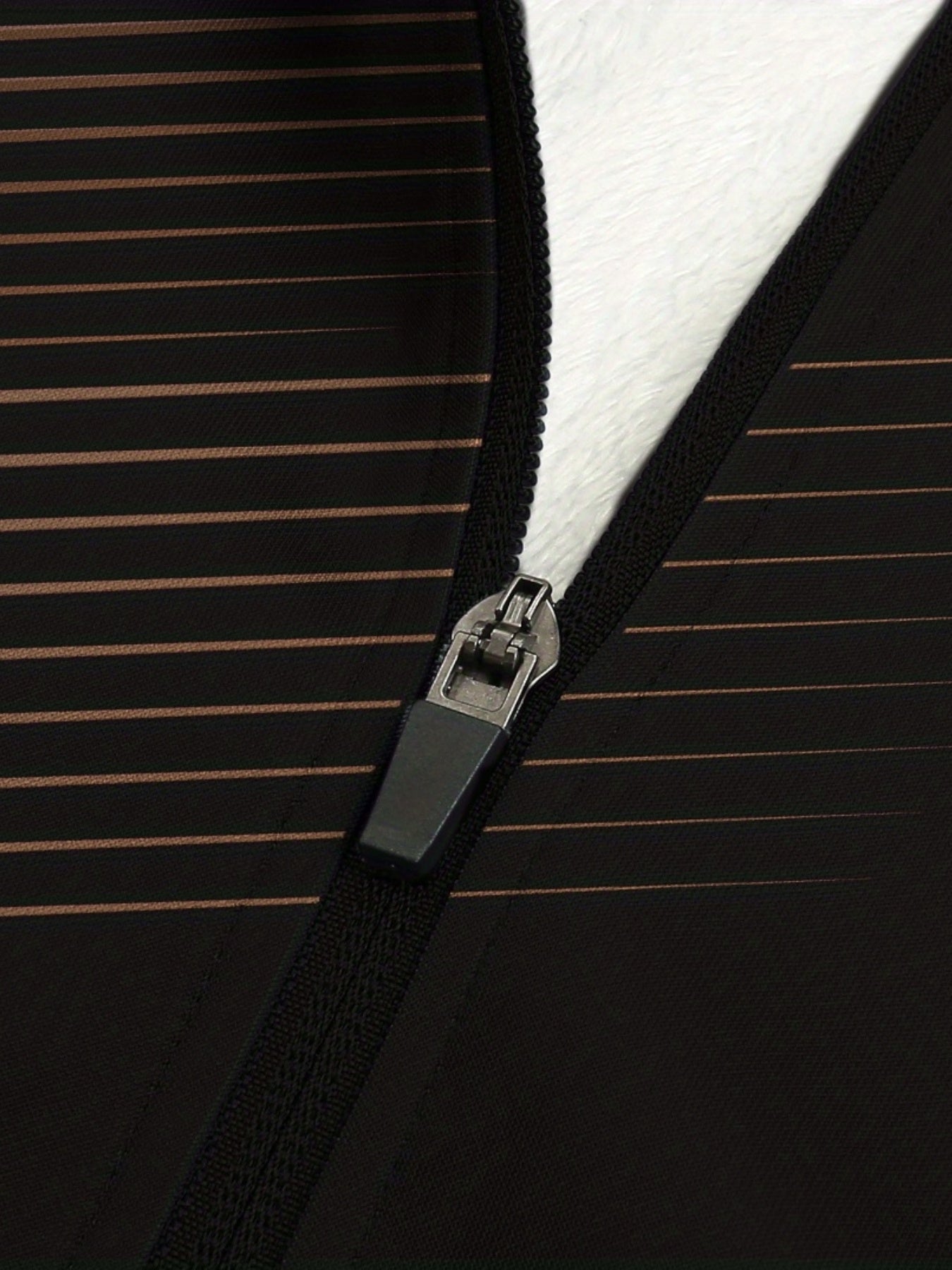 Mêska futrzana bluza z kapturem w paski