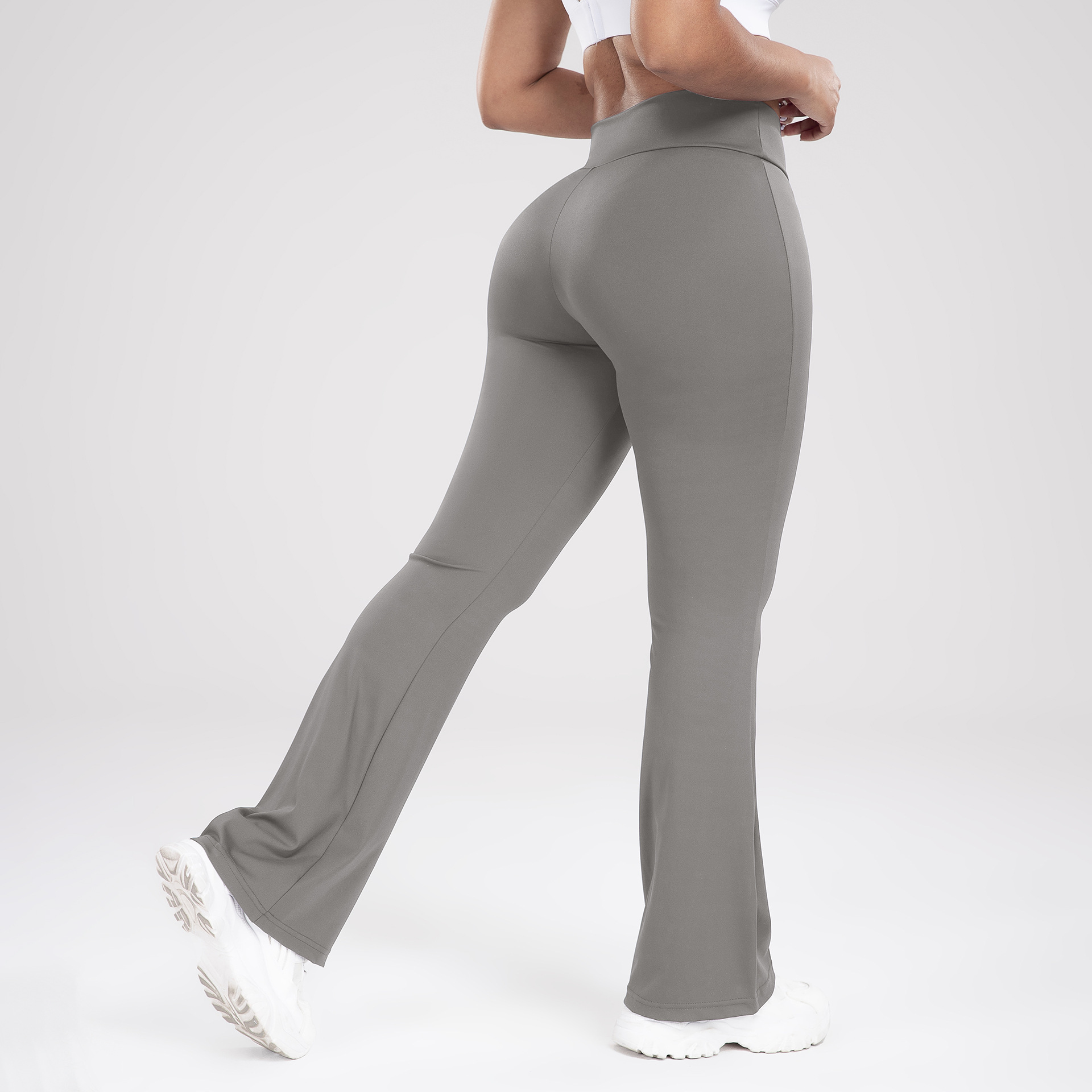Spodnie sportowe typu bootcut z szerokim paskiem