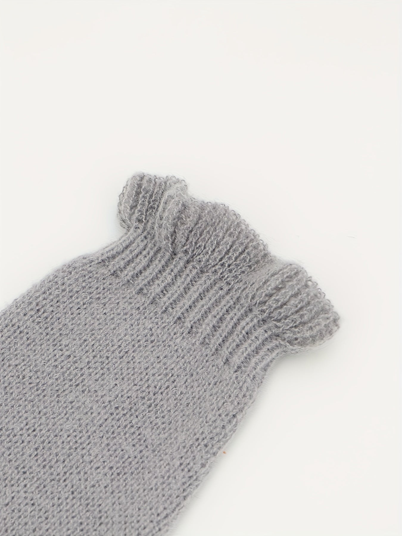 Sweter z dekoltem w ksztaęcie litery V i falbankami u doęu zapinanymi na guziki